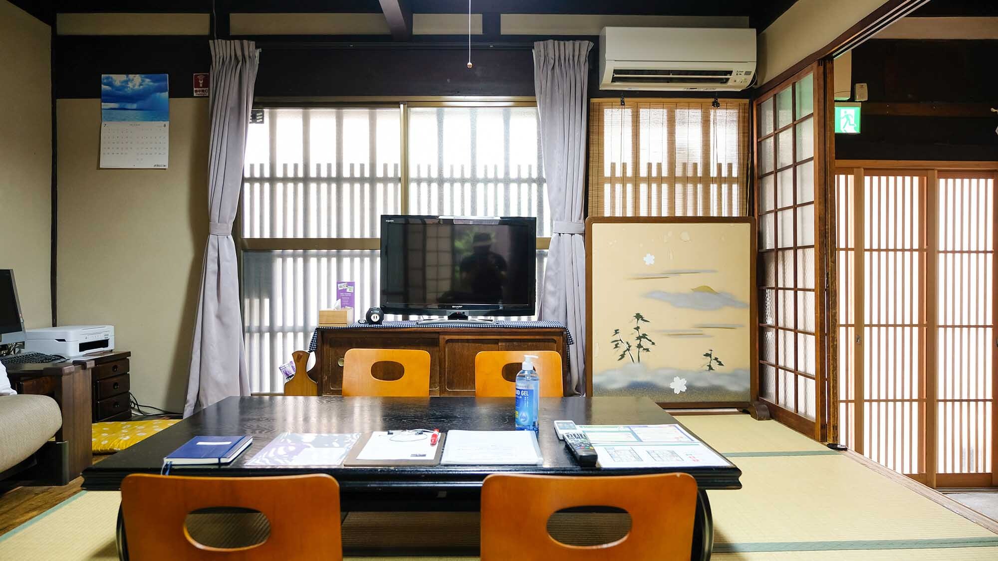 ・[Living room] You can experience the comfort and nostalgic atmosphere of a traditional Japanese home.