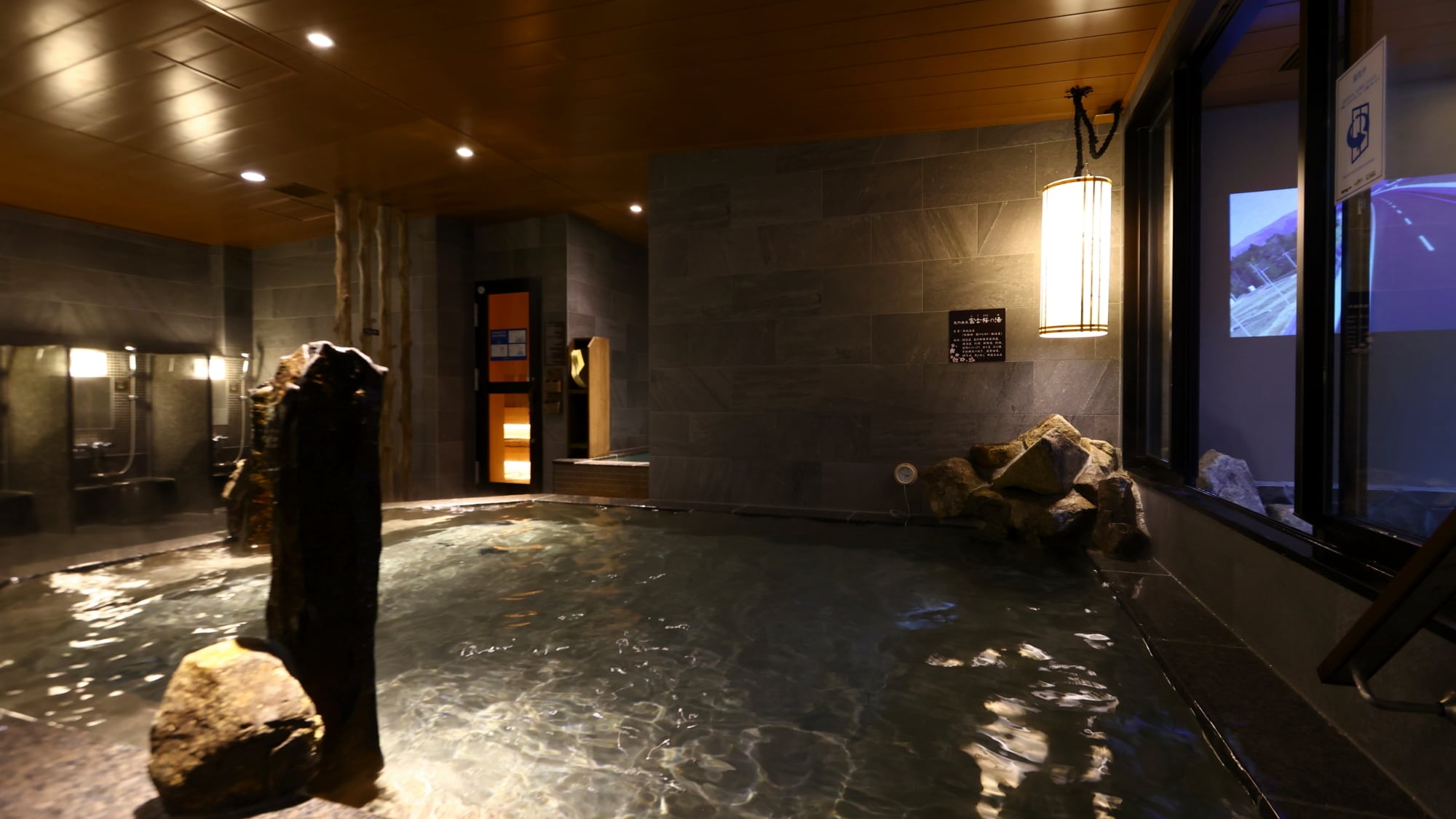 ■ Men's public bath Indoor bath [Opening hours] 15:00 to 10:00 the next day