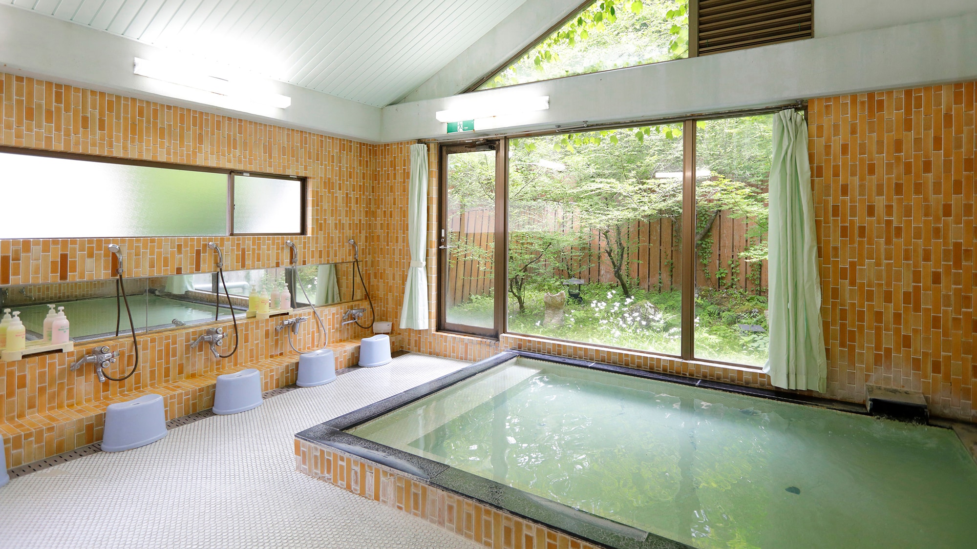 Large communal bath Yamanakako Asahioka Onsen