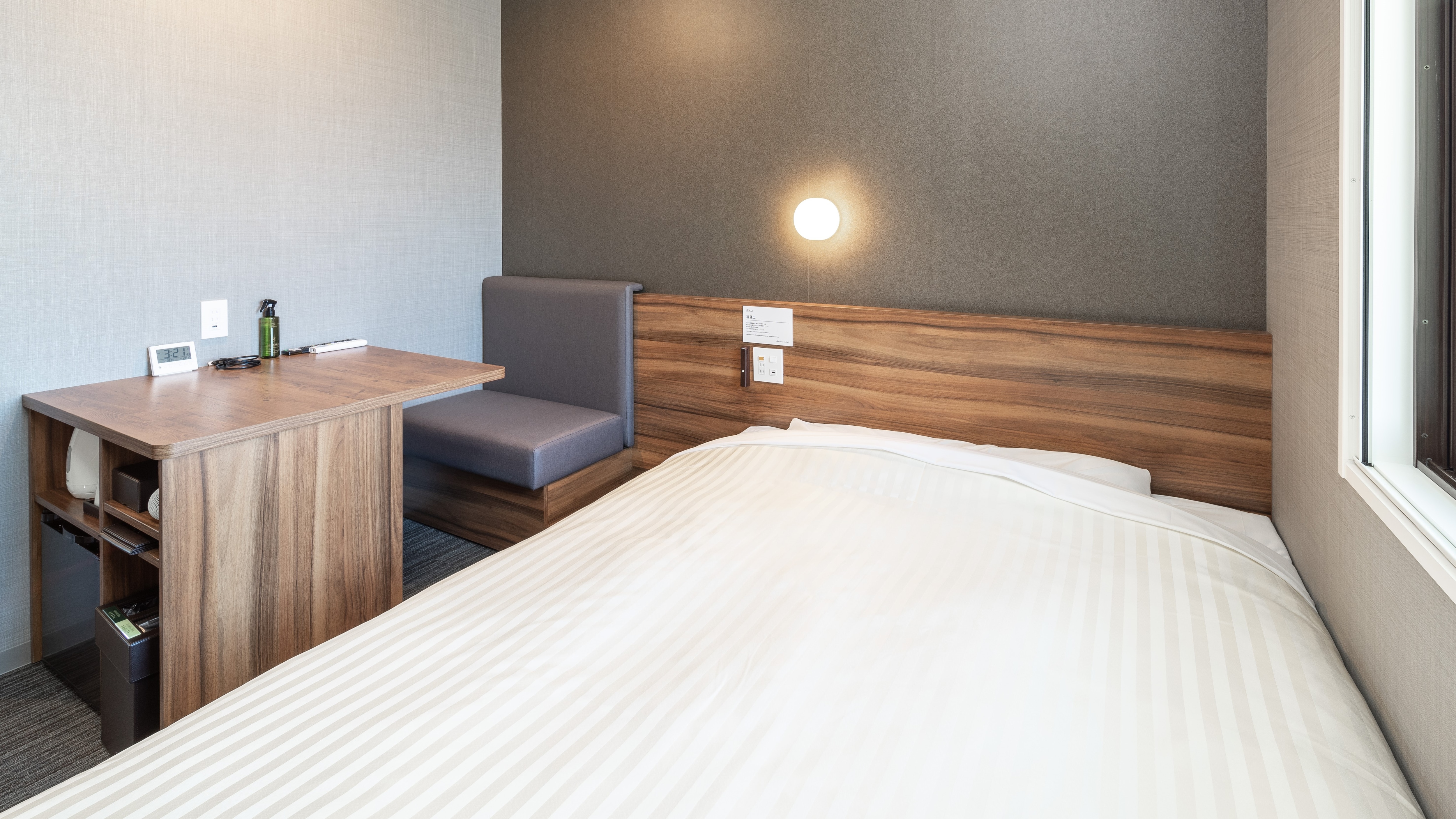 You can relax in the spacious bed.