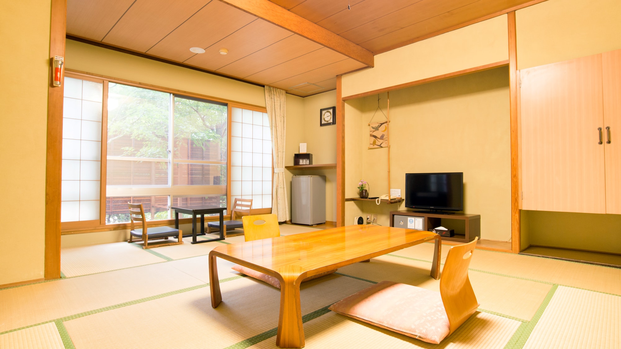 [14 tatami Japanese-style room] 1st floor