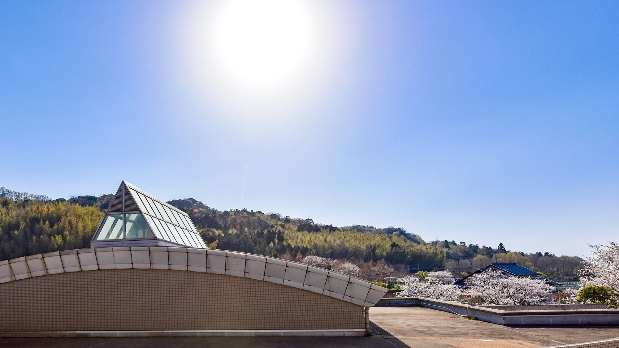 *[Guest room example / 10 tatami Japanese-style room] The view from the room. The vast sky spreads out before you!
