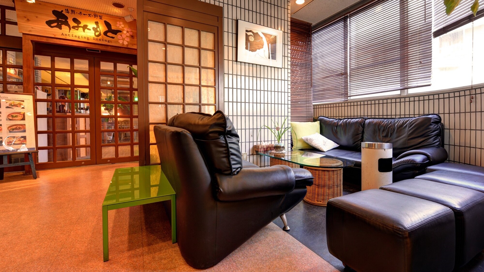 *When you arrive at the lobby/hotel, take a break on the spacious sofa.