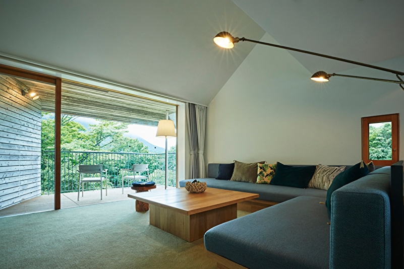 Foret Suite 109 meter persegi Ruang tamu dan teras