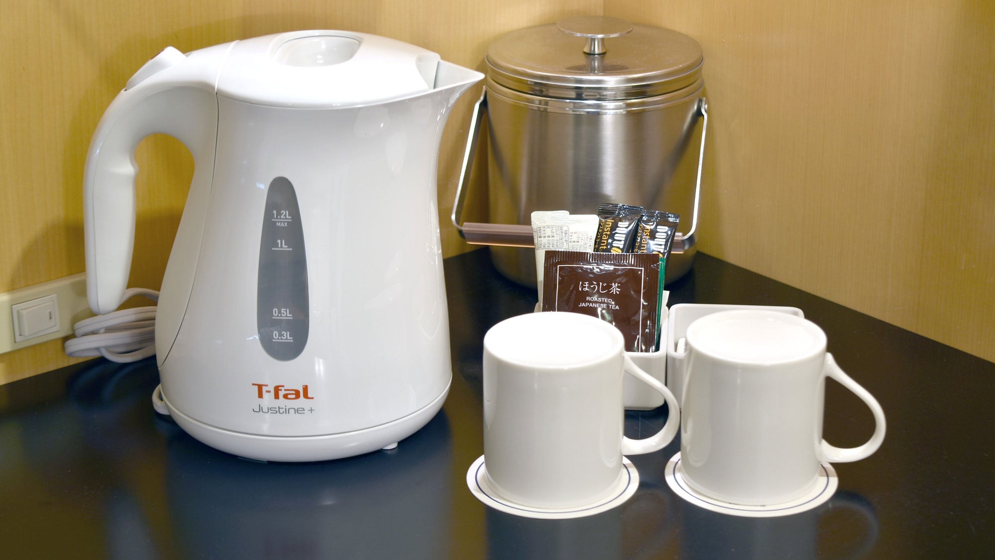 [Deluxe Twin] Room Amenities.jpg