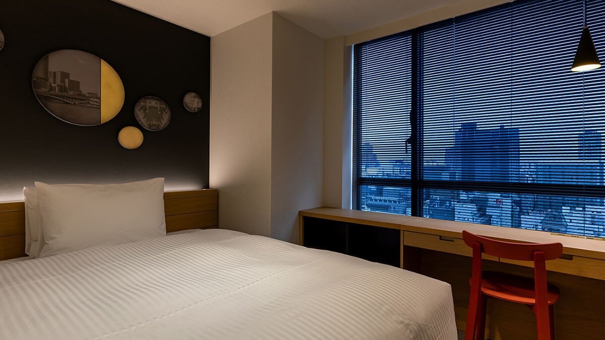 [Single] Ideal for business use by one person. A compact room with a desk that has excellent functionality.