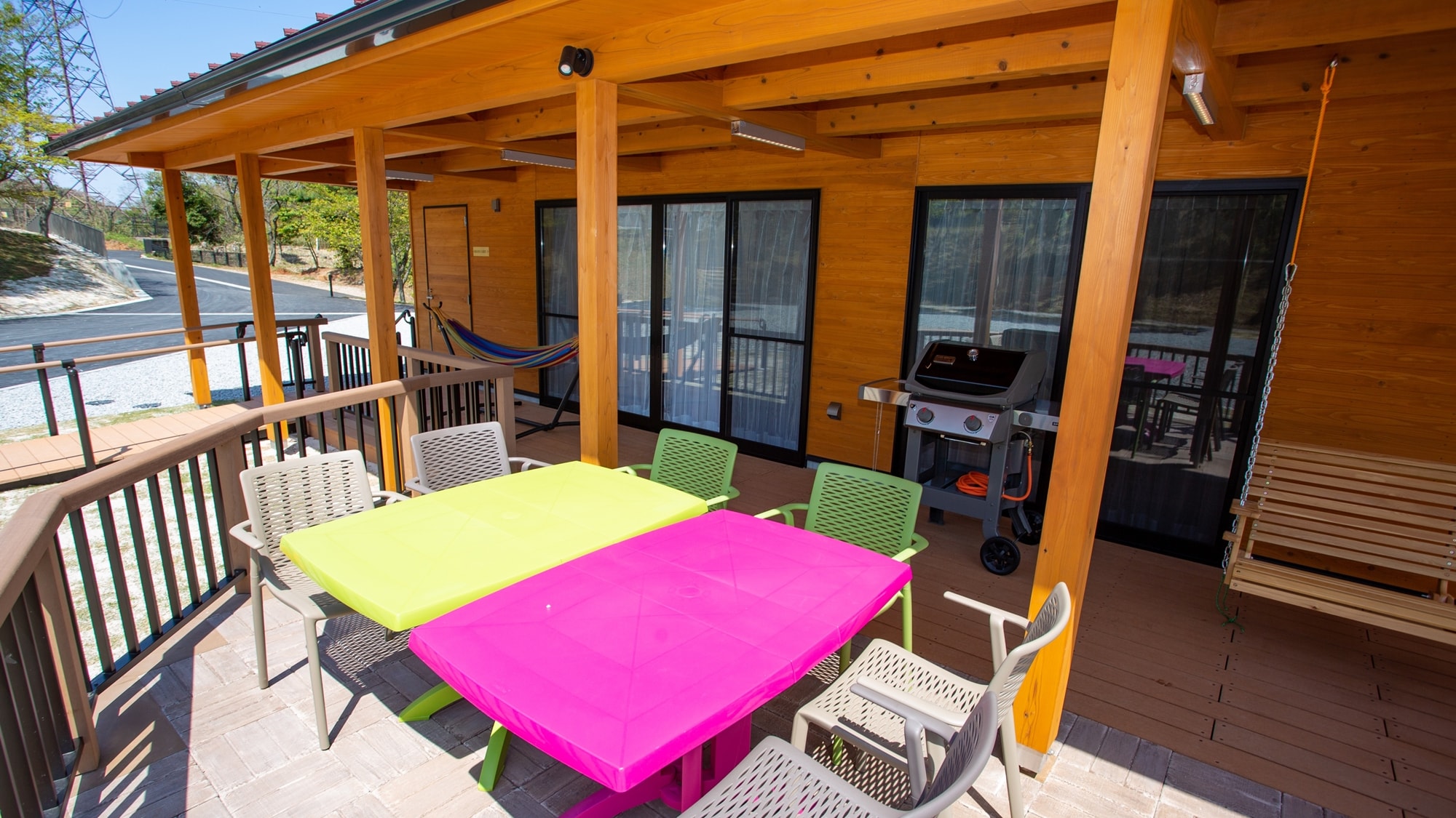 * [Grand Cabin] Gas grills and chairs are permanently installed on the deck. It is an outdoor living room where you can easily enjoy BBQ.
