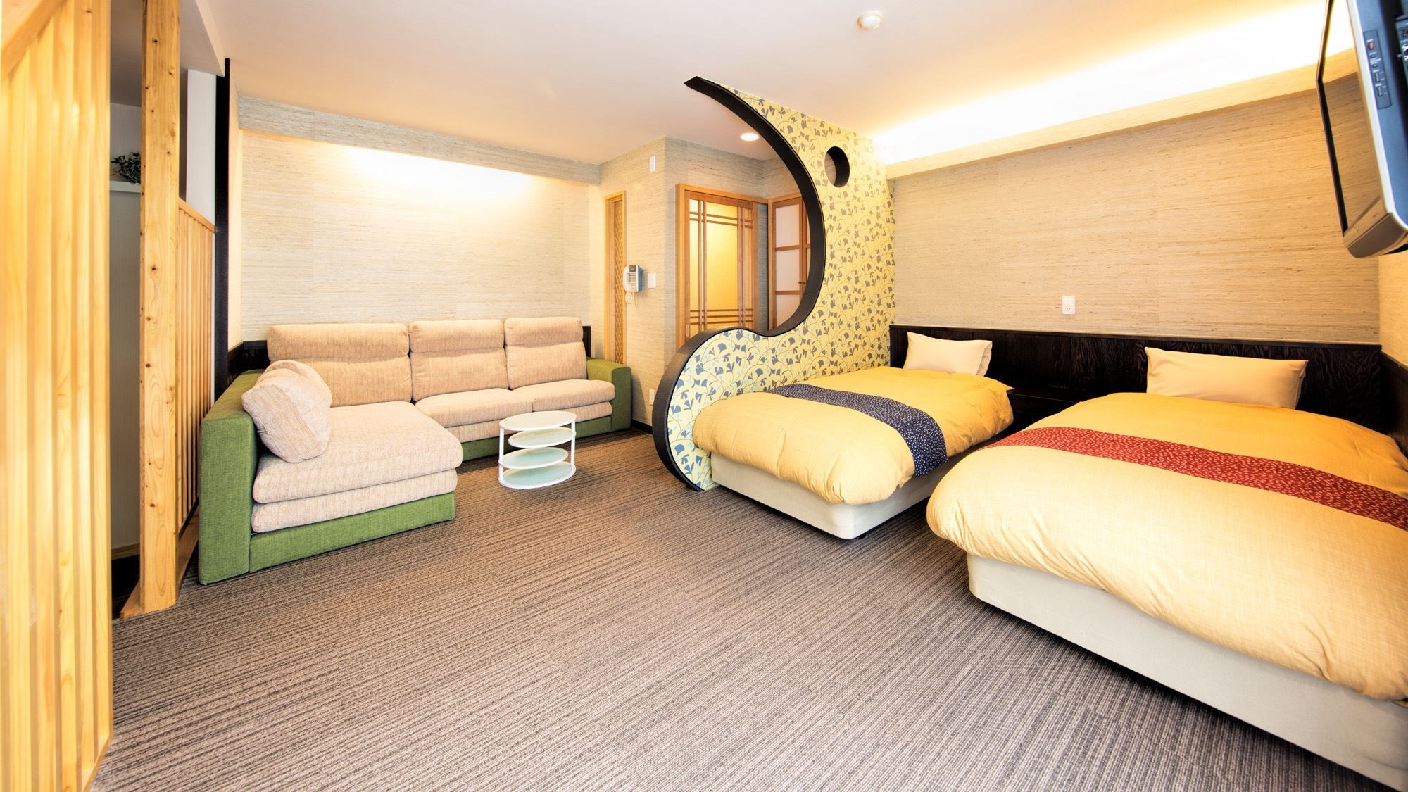 [Yamayuri] The only one facing the mountain, but you can see the ocean from the loft. The furnishings are carefully selected and the atmosphere is modern.