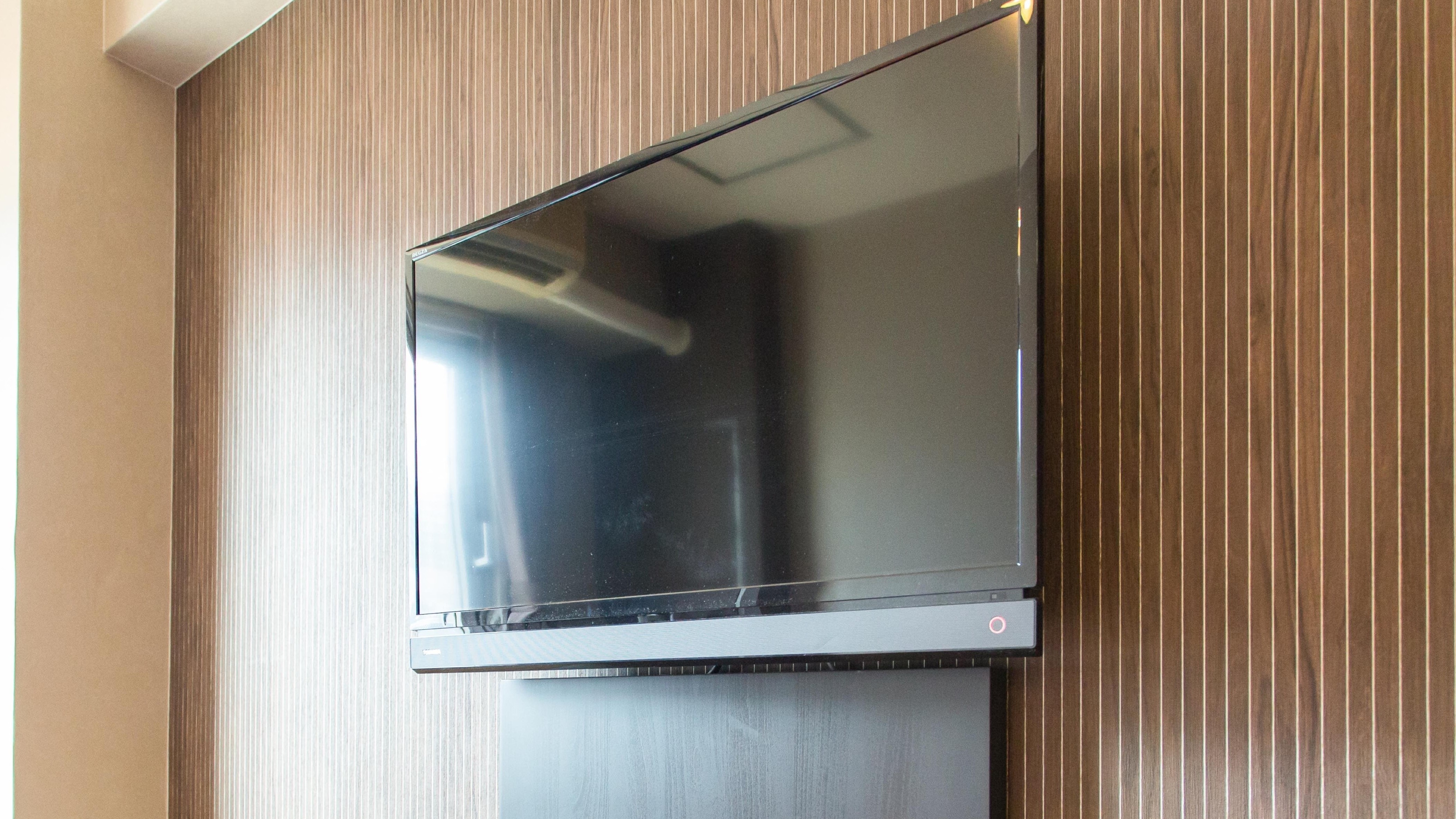 ■ Guest room TV 32 inches ■