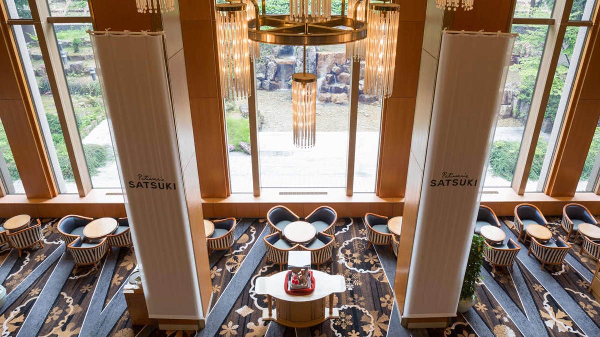 [Garden Lounge] An open, atrium space