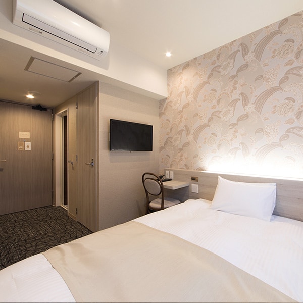 Semi-double room (room with one semi-double bed with a width of 140 cm)
