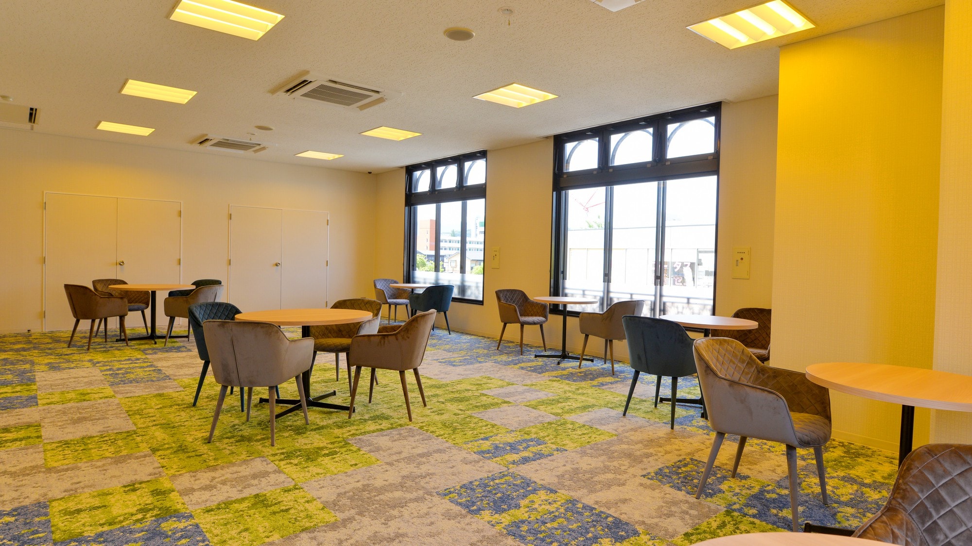 <Guest exclusive lounge>