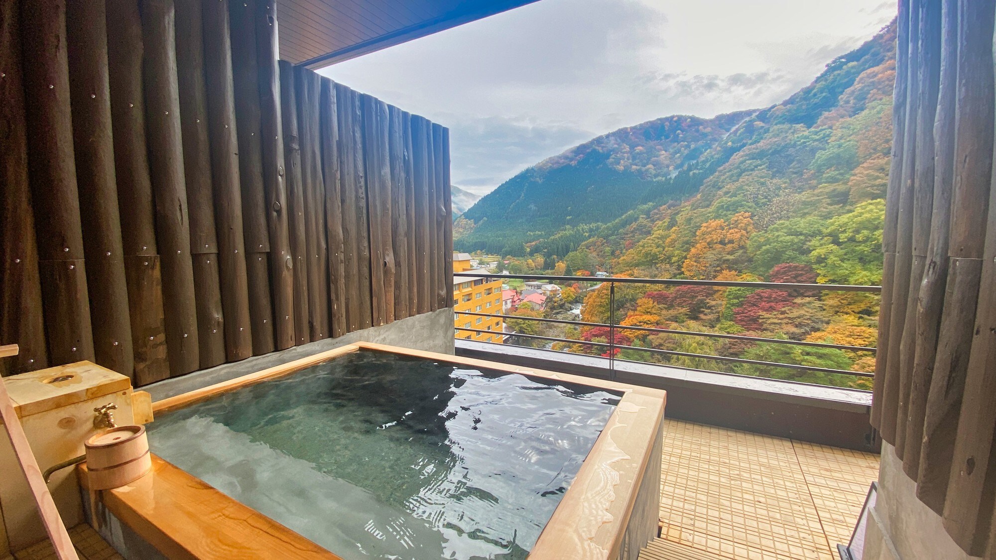 Suite Pemandangan Premium dengan bak mandi terbuka seluas 56 meter persegi