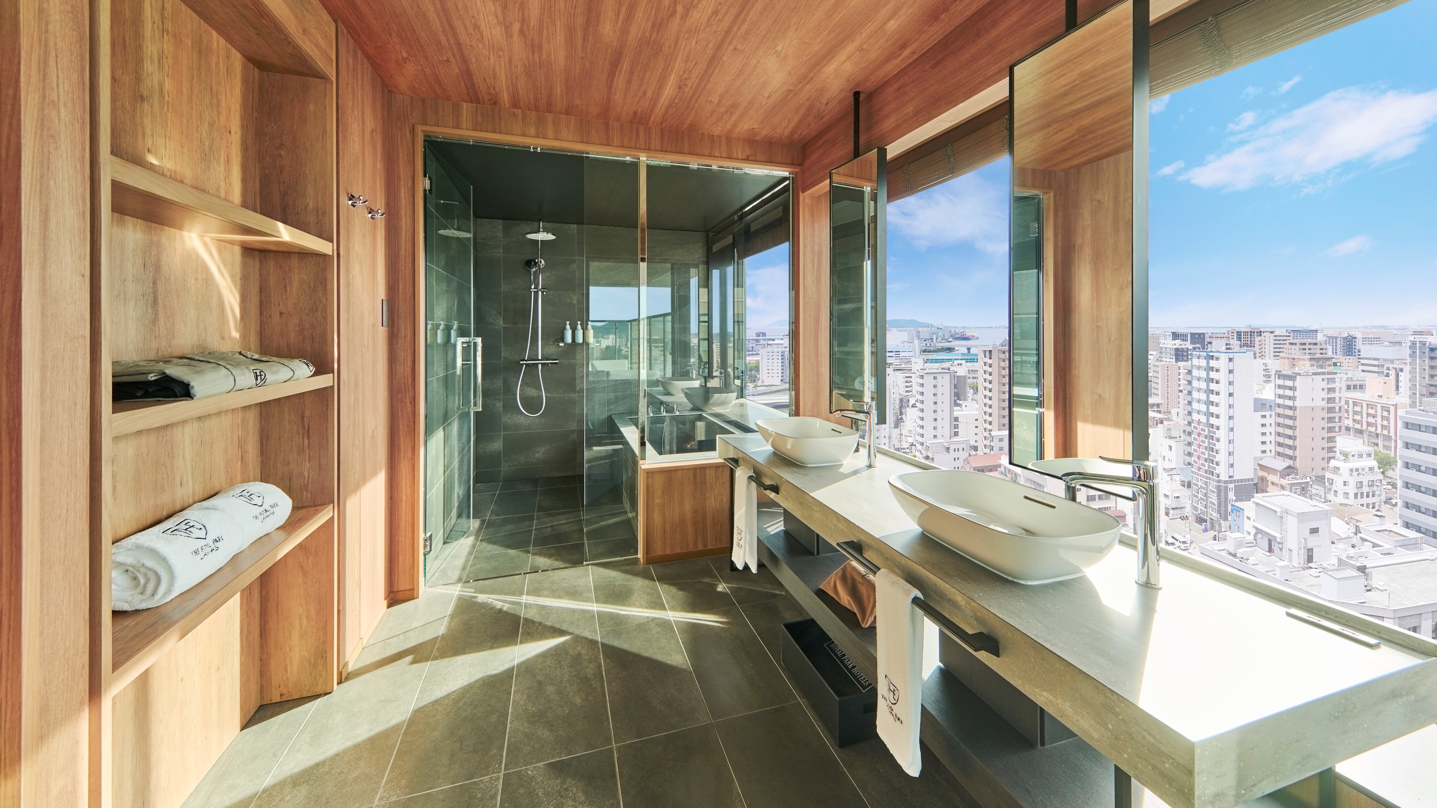 Balcony Suite King