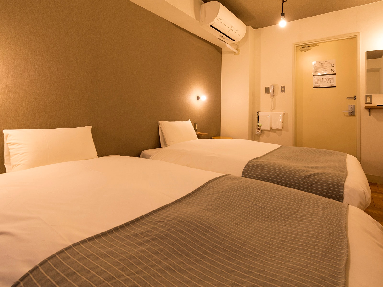 [Economy Twin Room] Two S-beds with a width of 105 cm and 15 square meters. Air-conditioned