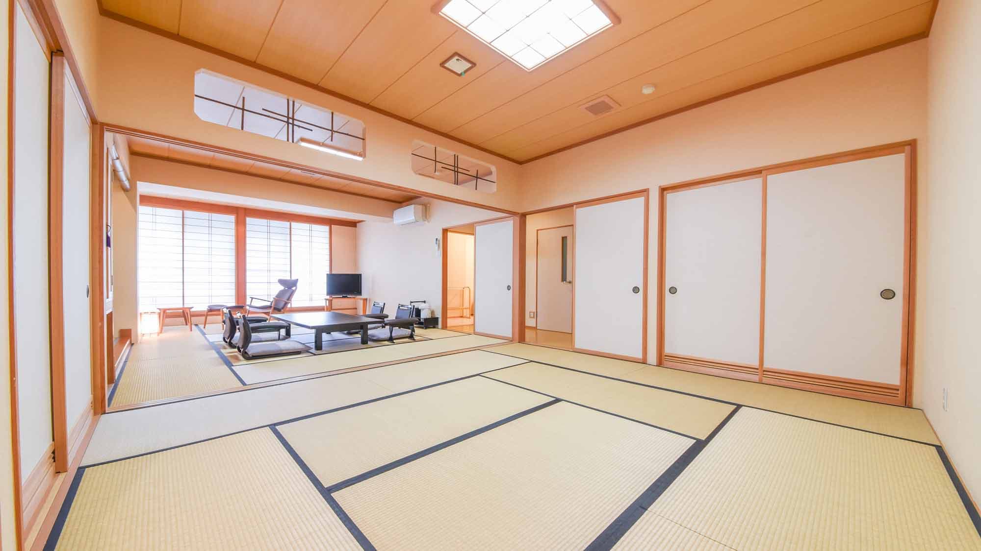 * [Guest room/Japanese-style room 13 tatami mats + 8 tatami mats (Room 101)] Two washbasins and two toilets