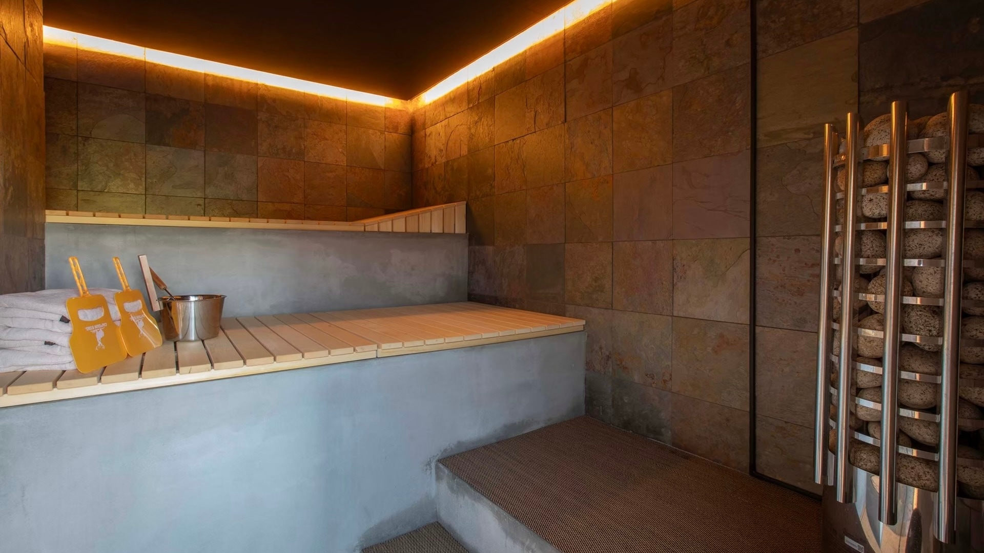 <Sauna> The authentic Finnish sauna uses a Harvia sauna stove.