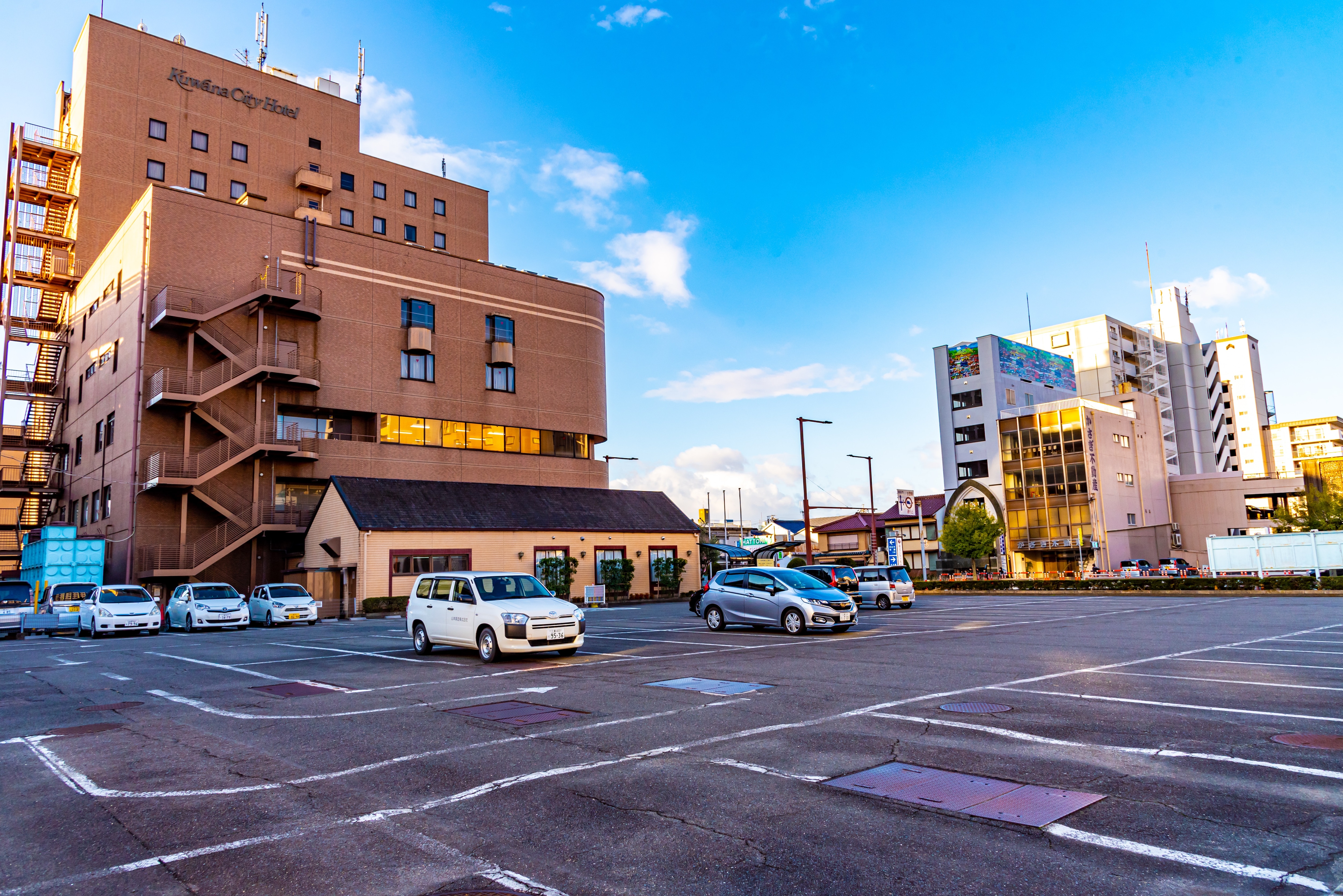 [Parking lot] North side of the hotel