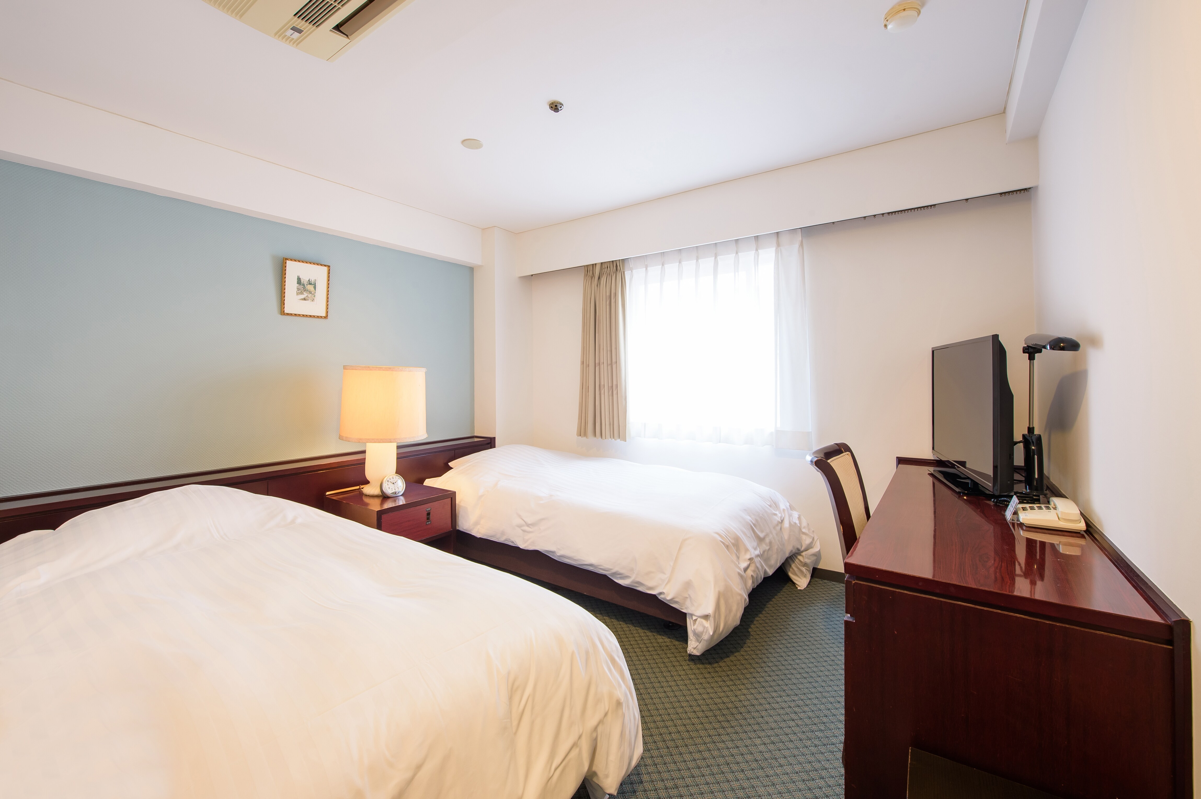 Standard Twin Room [18㎡, 120cm wide bed x 2]