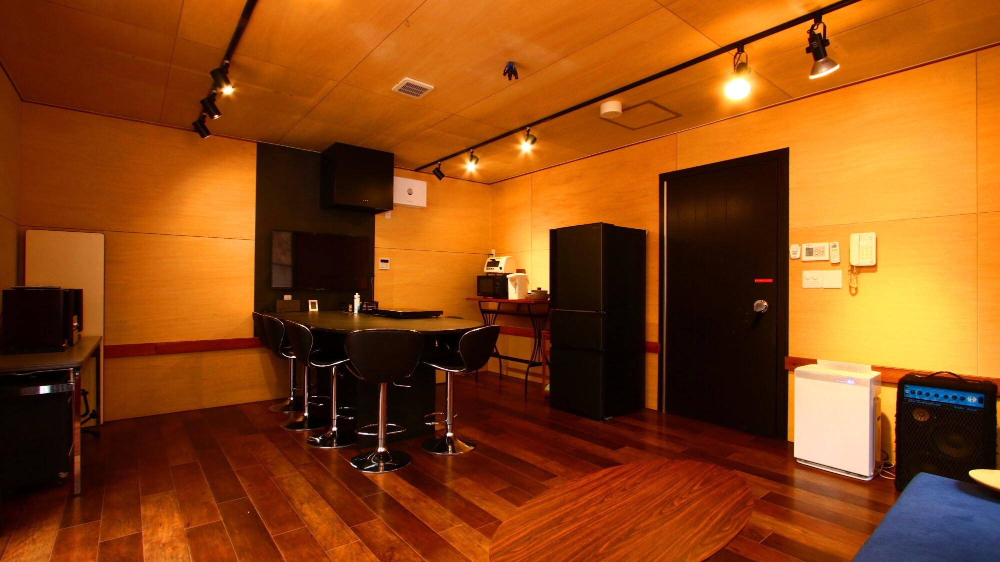 Customized room (with studio) - fully equipped with professional music equipment