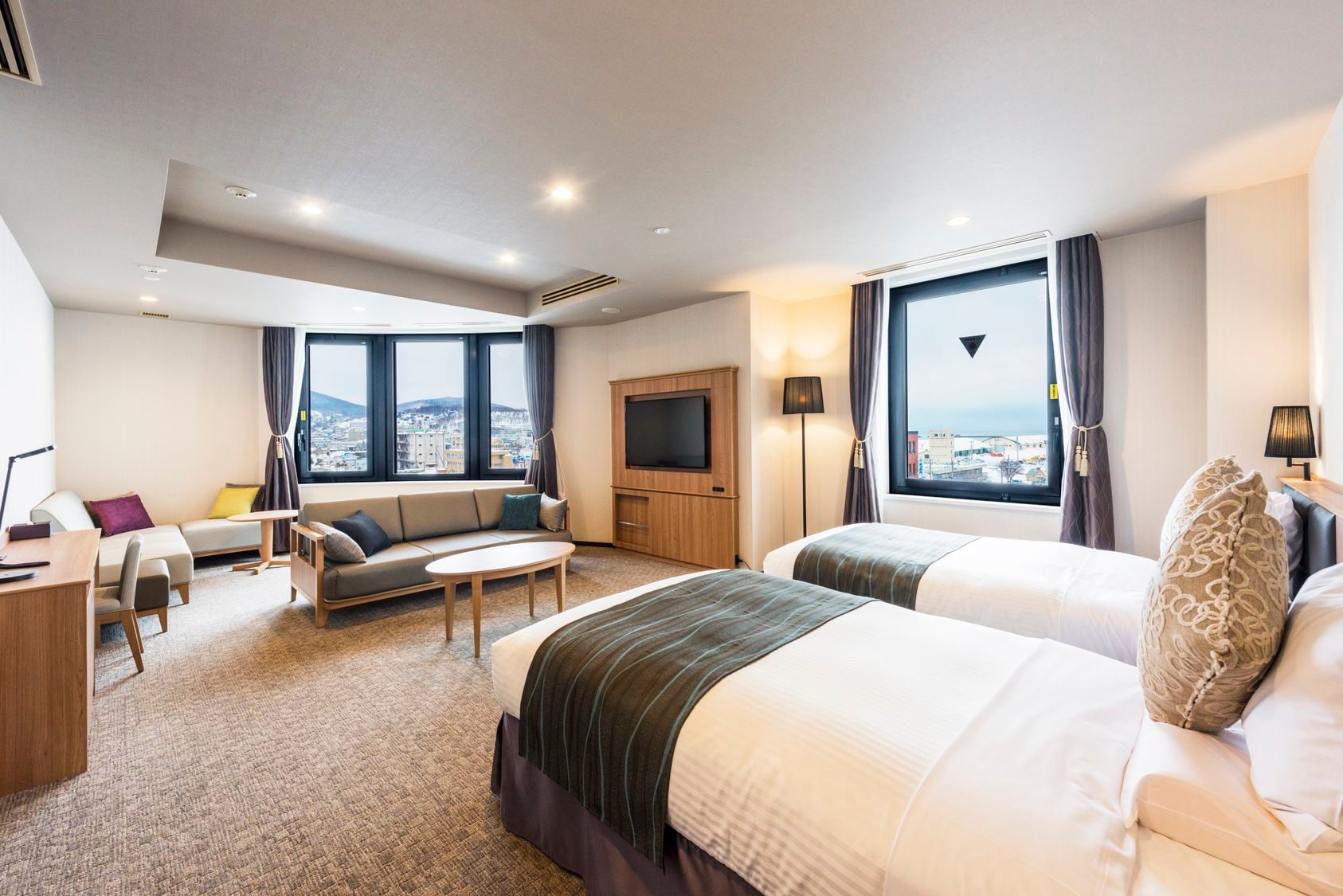 Executive twin. This is a special room facing the Otaru Canal. It can be used comfortably by 4 people.