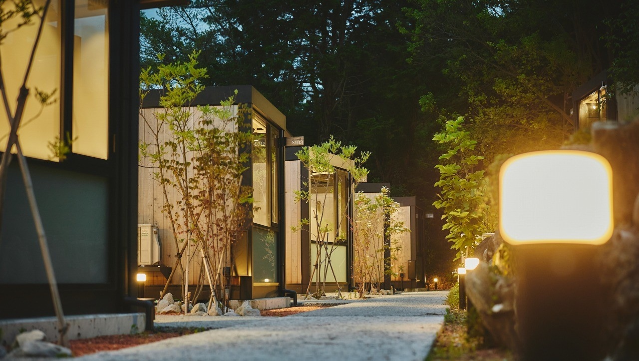 Container hotel atmosphere night foreground