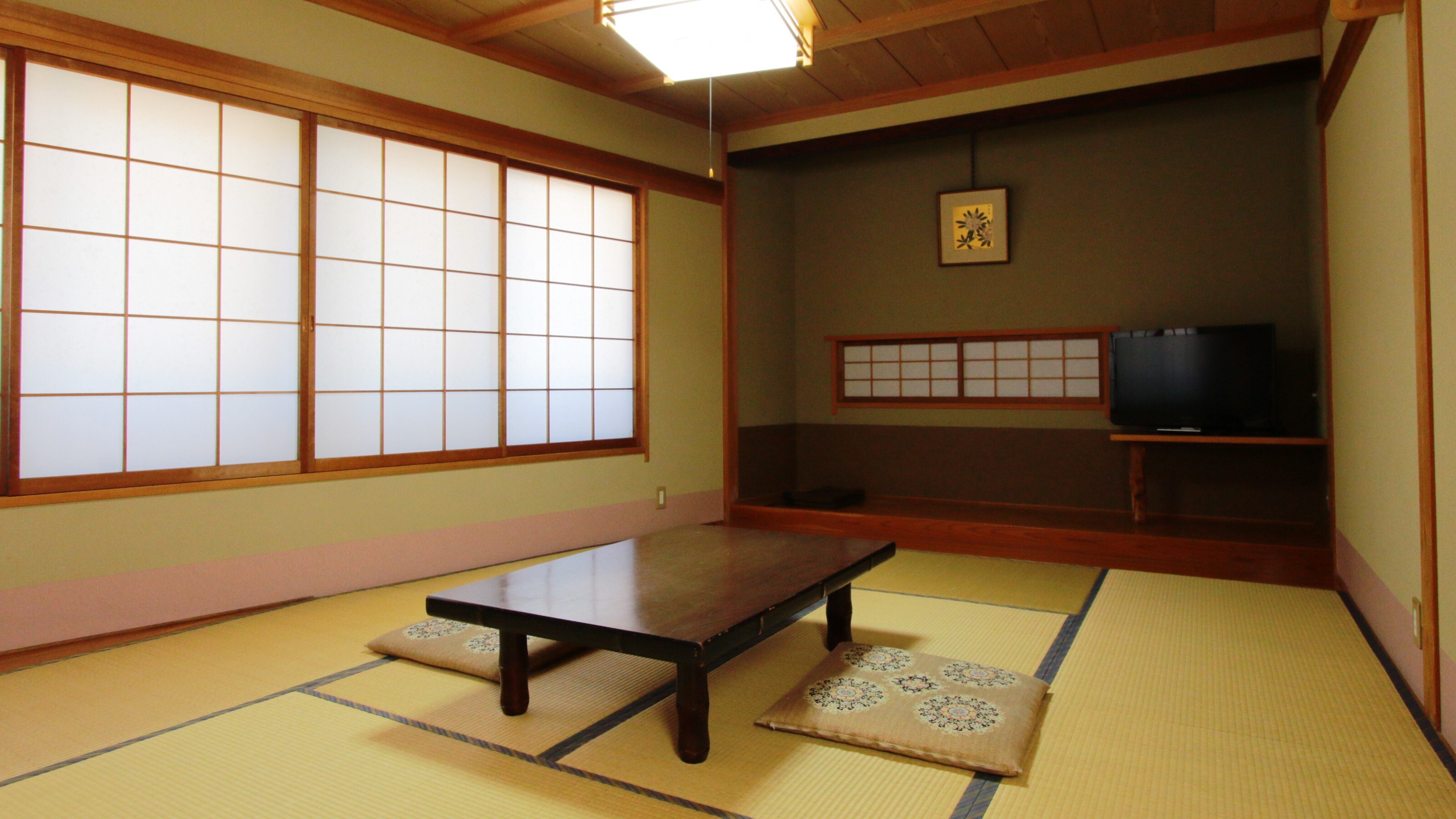 Hanya tersedia satu kamar, ruang 10 tatami