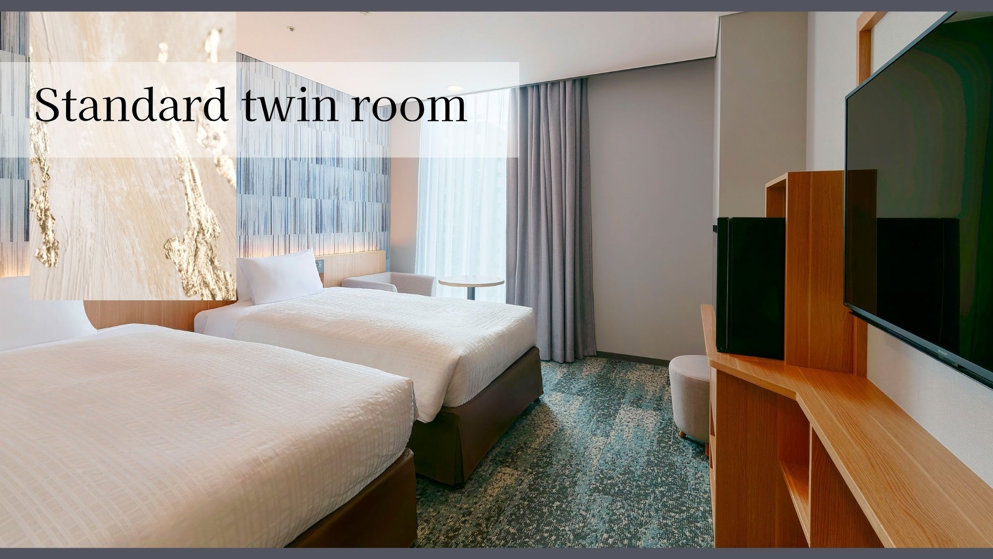 [Twin Room / 22 sq m] A simple, bright, and light-filled space to soothe your travel fatigue.