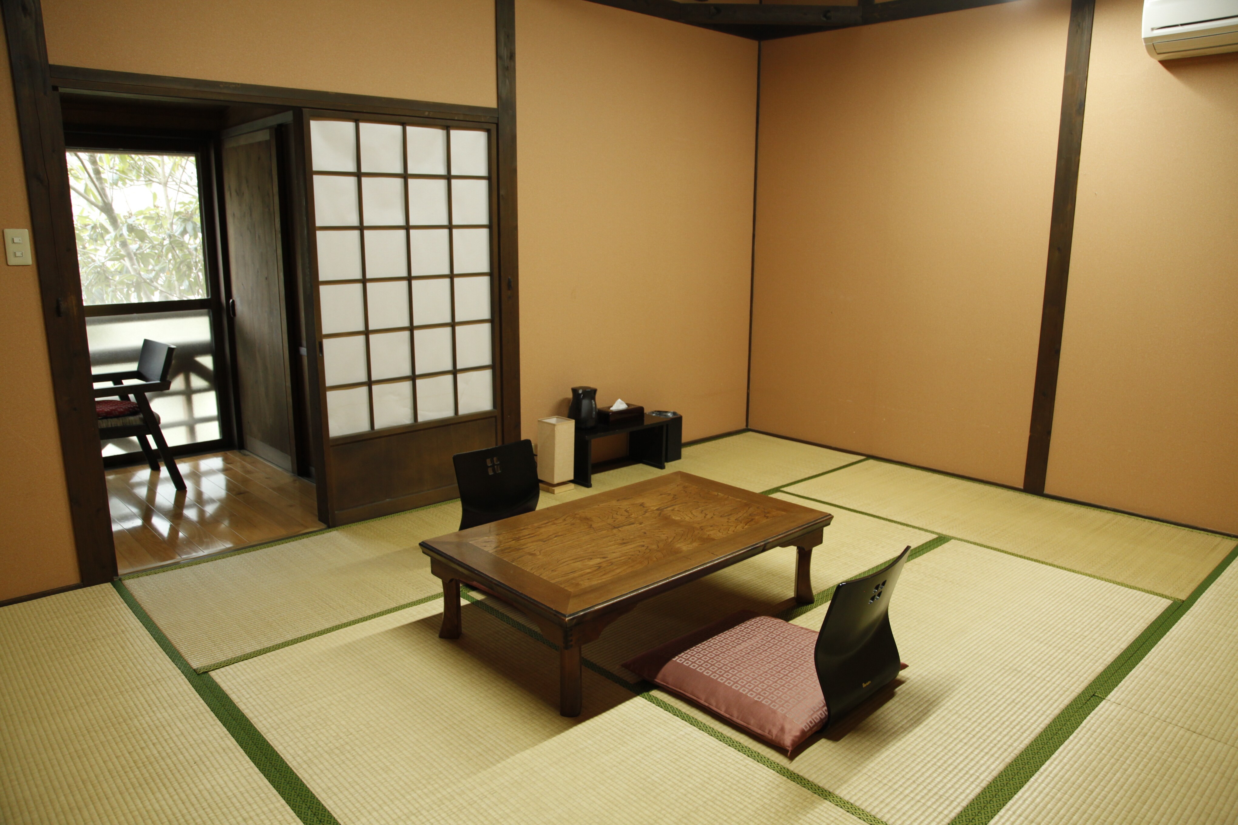 Separate Japanese-style room 10 tatami mats