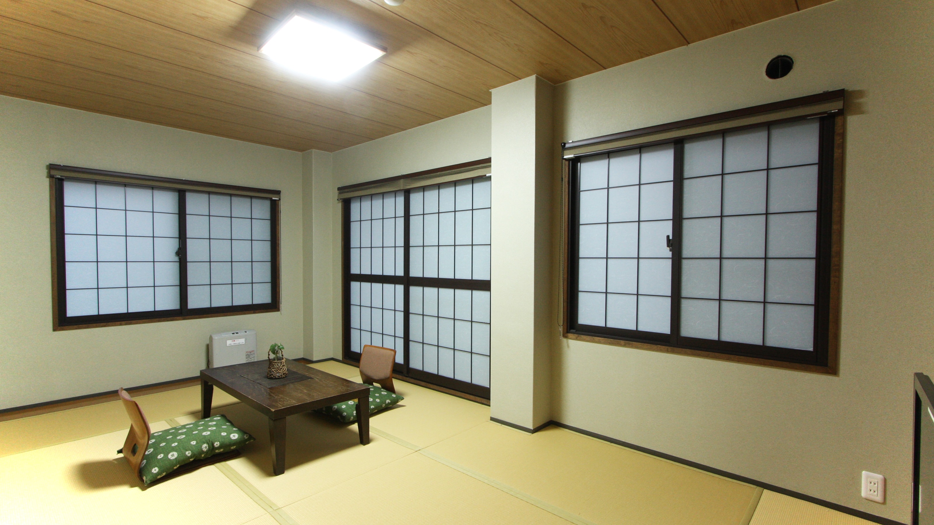 Takino-ma Japanese-style room (8 tatami mats) In front of the front desk, no toilet or washbasin