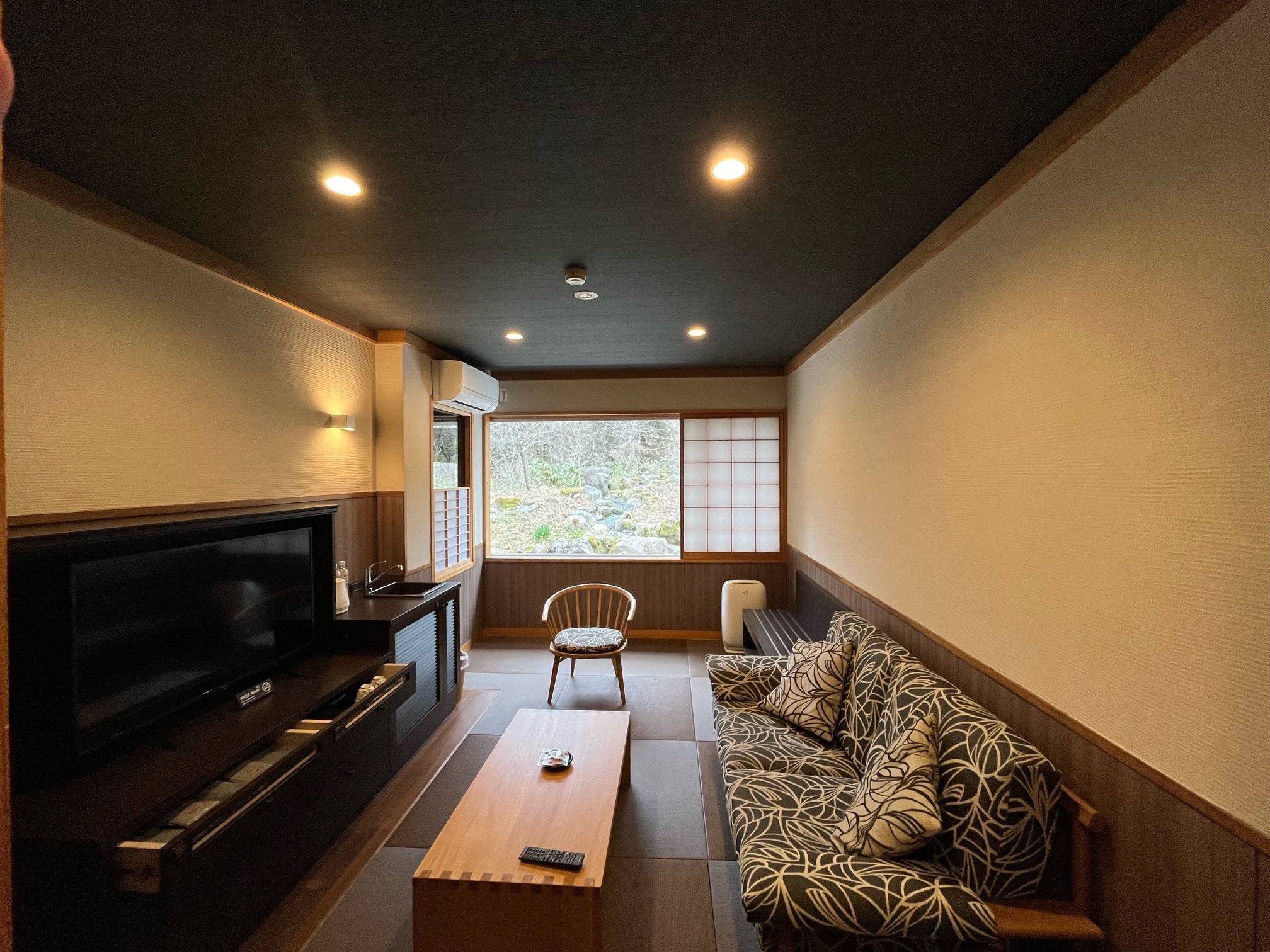 ห้องพักสไตล์ญี่ปุ่น-ตะวันตกที่ได้รับการปรับปรุงใหม่ ขนาด 45㎡ (ห้องนั่งเล่น)