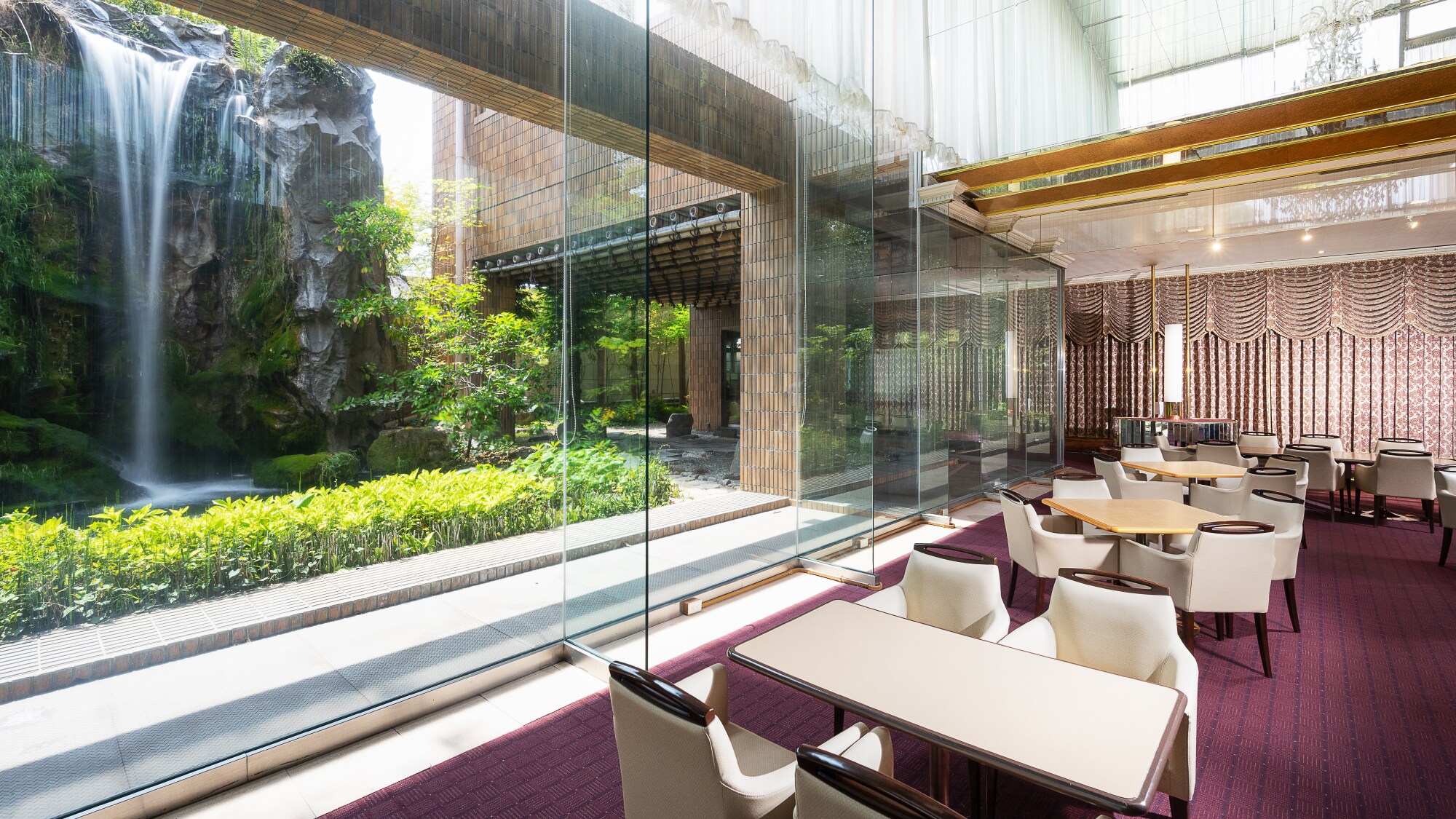 Air terjun kipas lounge