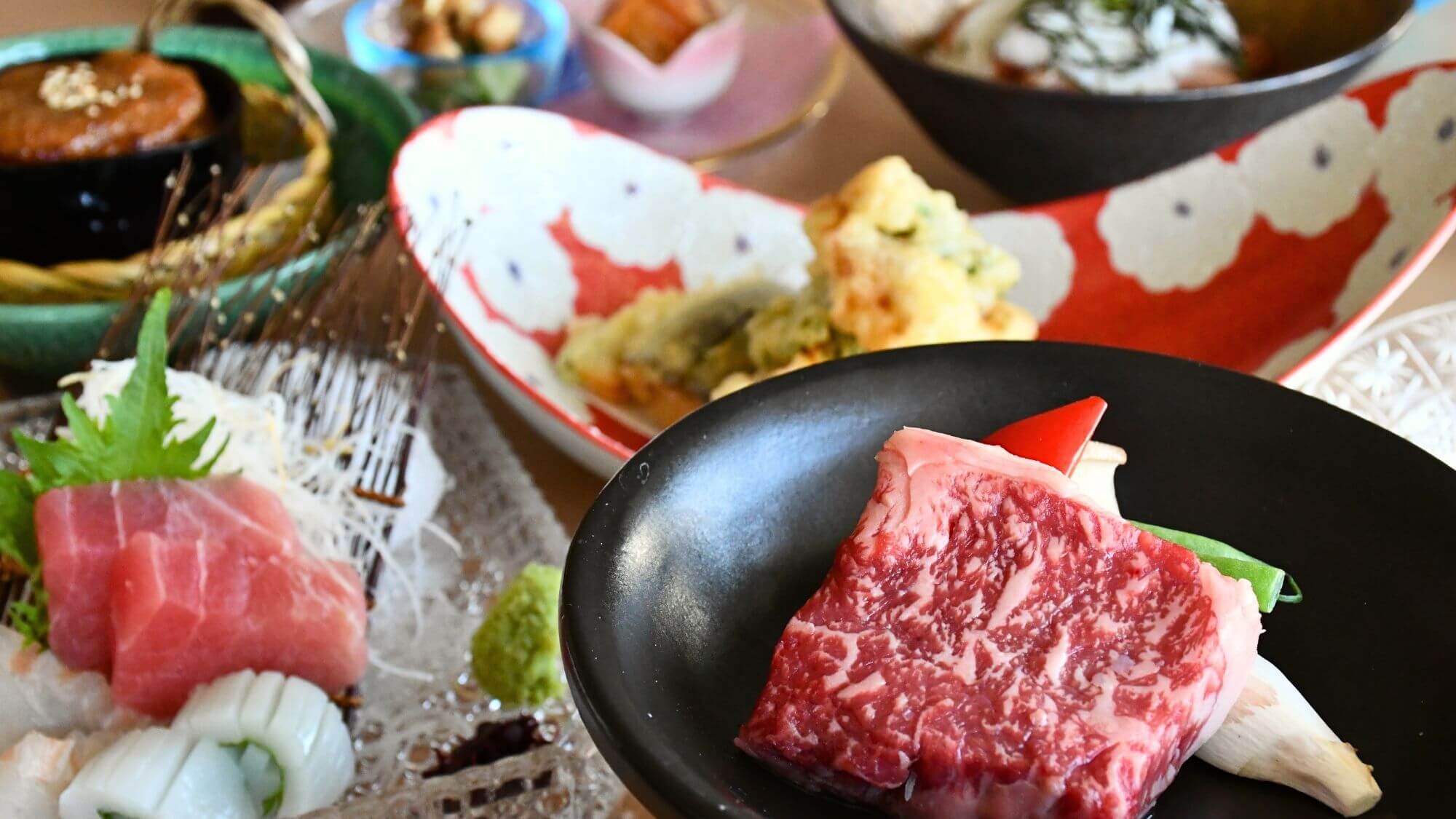 A summer Saga Kaiseki meal where you can enjoy juicy Japanese beef steak with a summer menu full of seafood, where you can enjoy both meat and seafood.