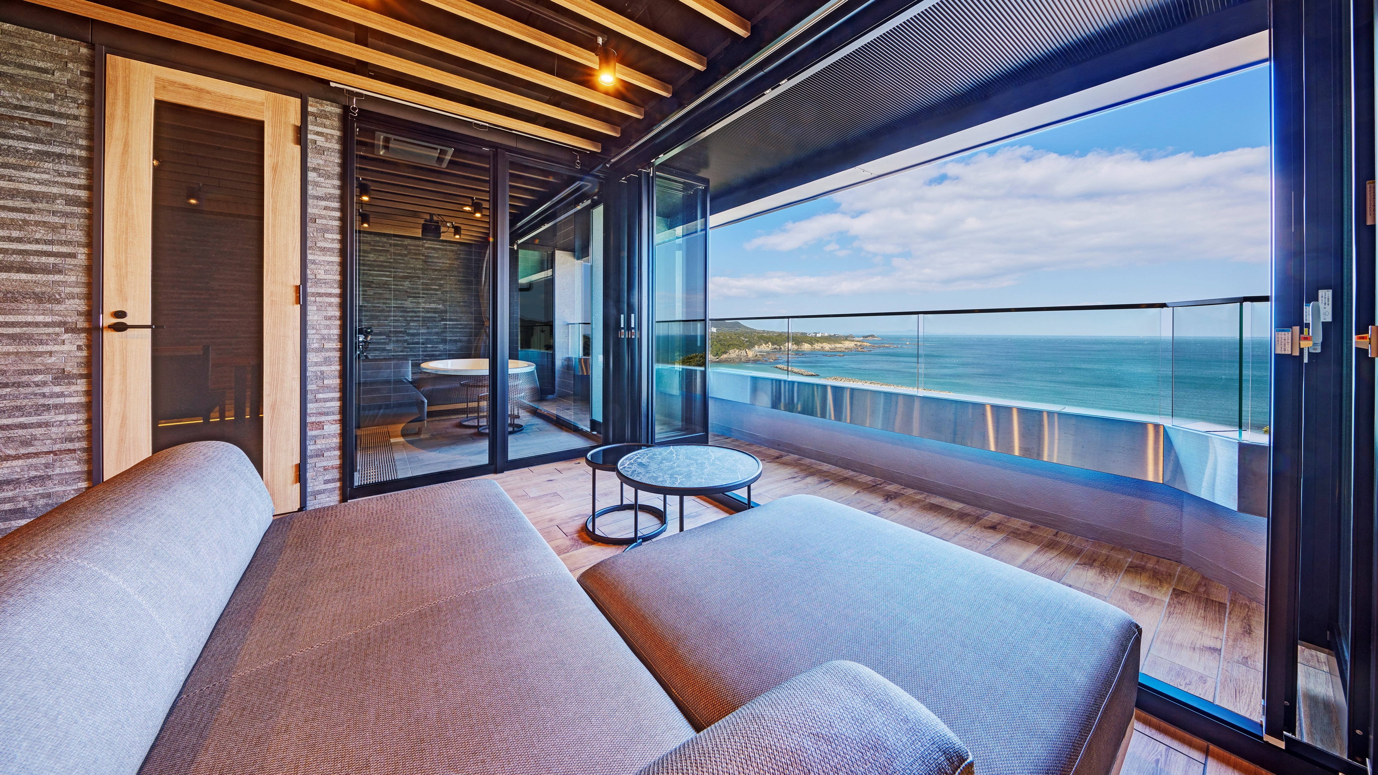 High floor outdoor living room (no sauna)
