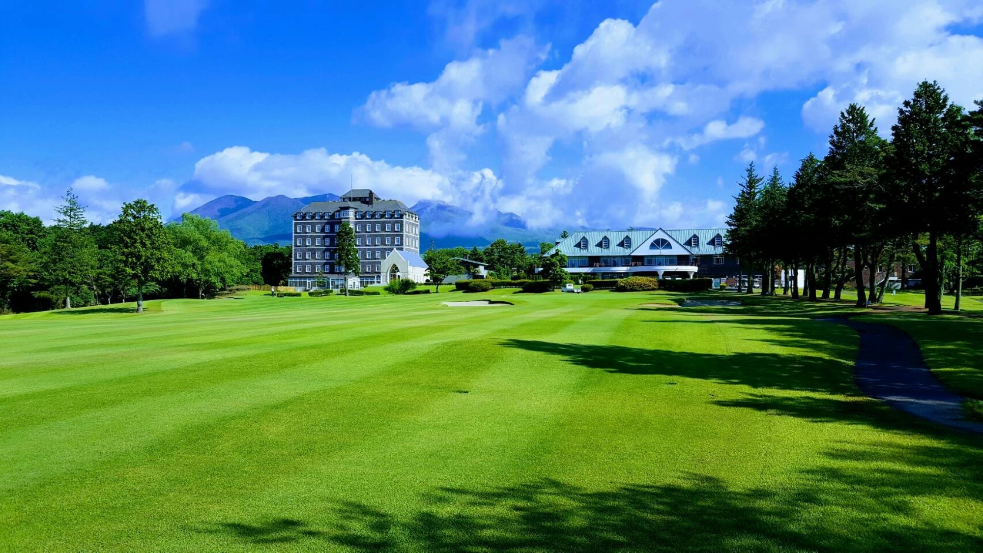 [Exterior] Hotel from the golf course