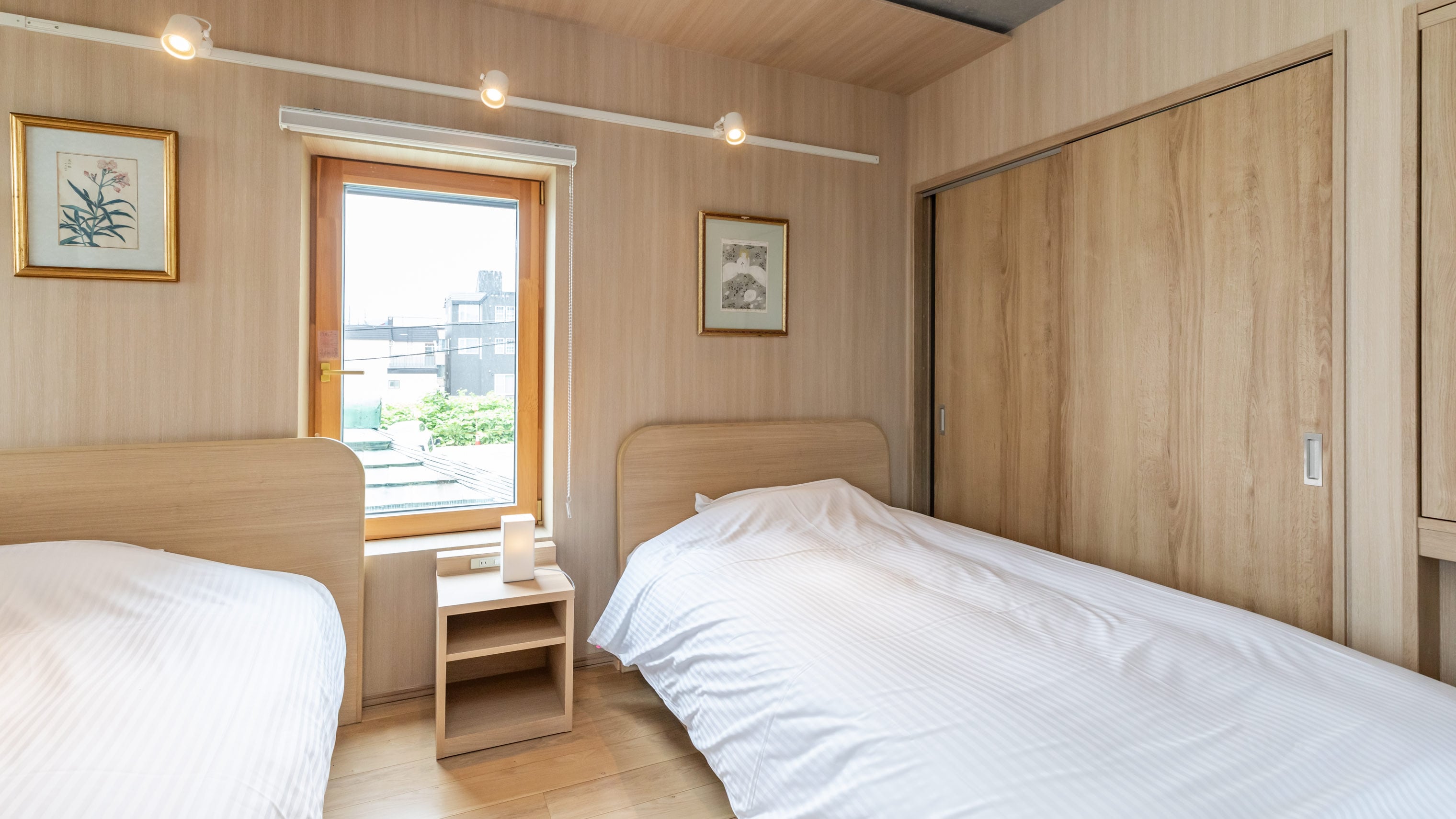 Panorama Suite (2 semi-double beds)