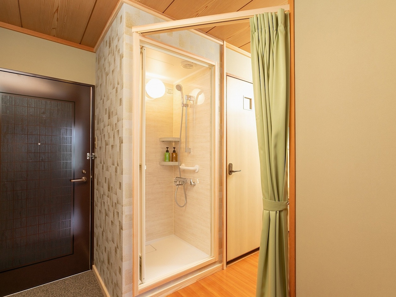 Japanese hot spring shower room