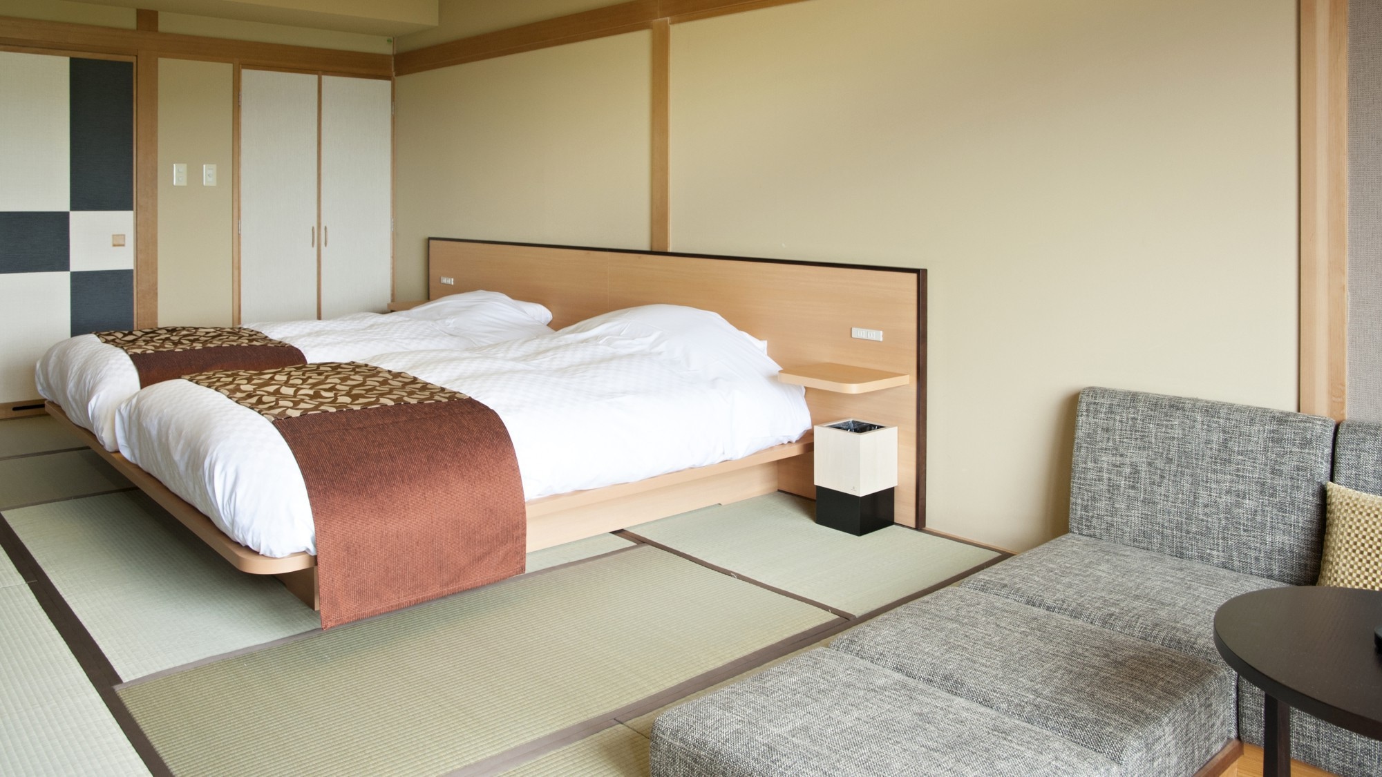 [ริมทะเลสาบ] ห้องเตียงแฝดสไตล์ญี่ปุ่น (มีอ่างอาบน้ำ) / พื้นที่เปิดโล่งพร้อมเสื่อทาทามิที่ผ่อนคลาย (ภาพ)