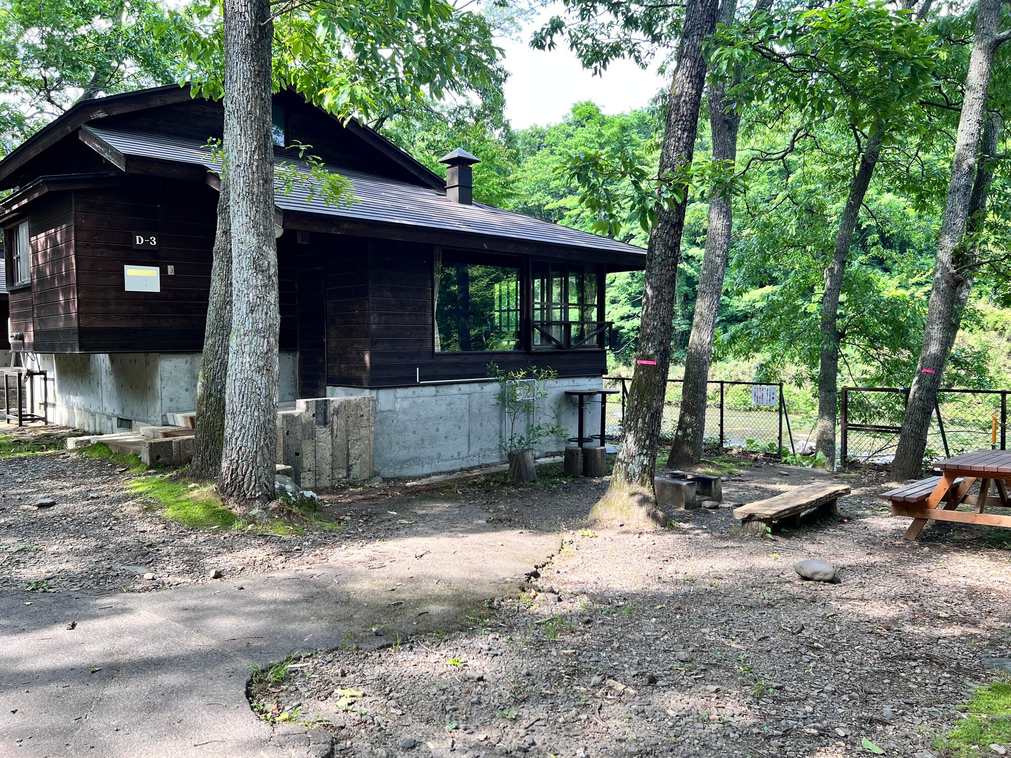 D34 Lodge exterior 01