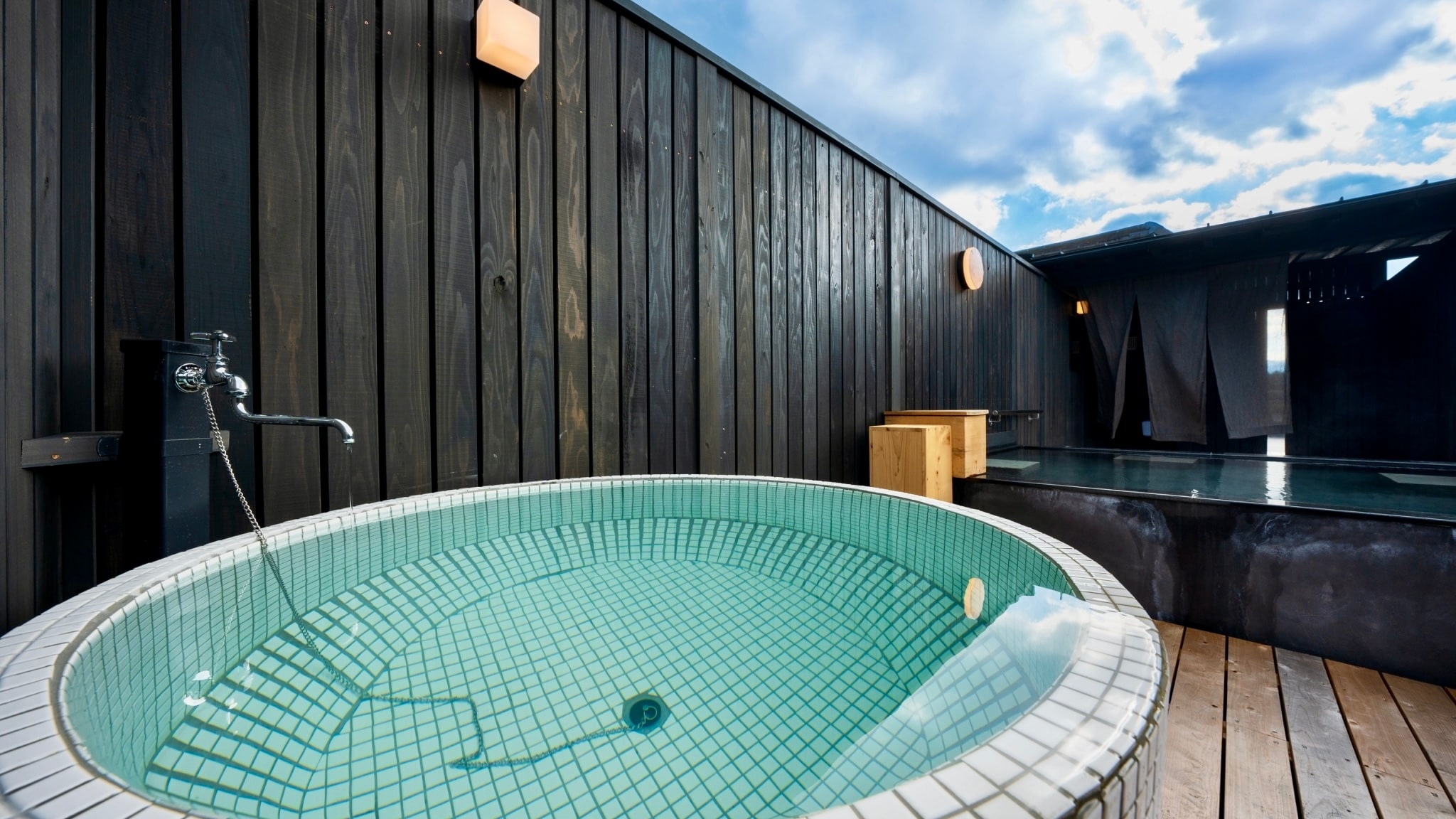 Rooftop open-air bath/large public bath