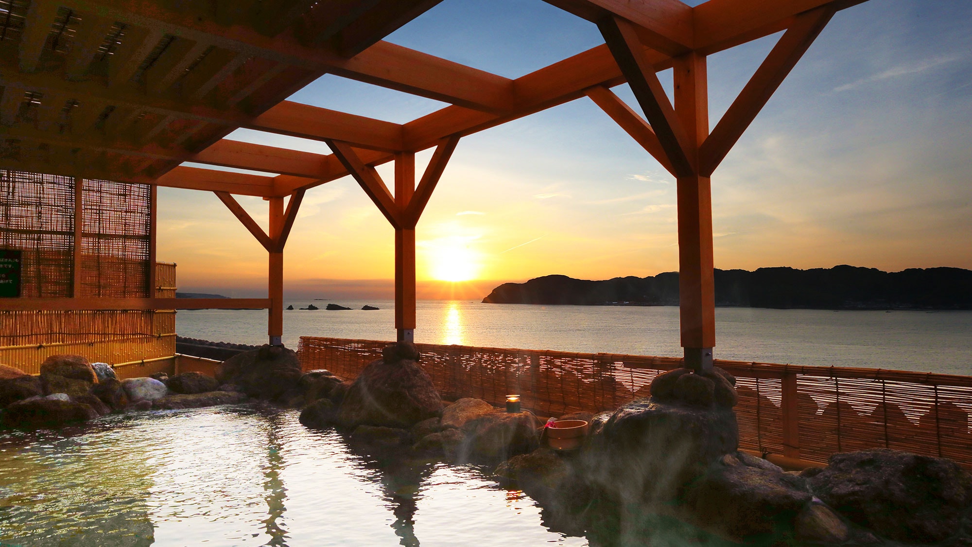  ในวันที่อากาศแจ่มใส คุณสามารถเห็นพระอาทิตย์ขึ้นที่ปลายสุดทางใต้สุดของเกาะฮอนชู