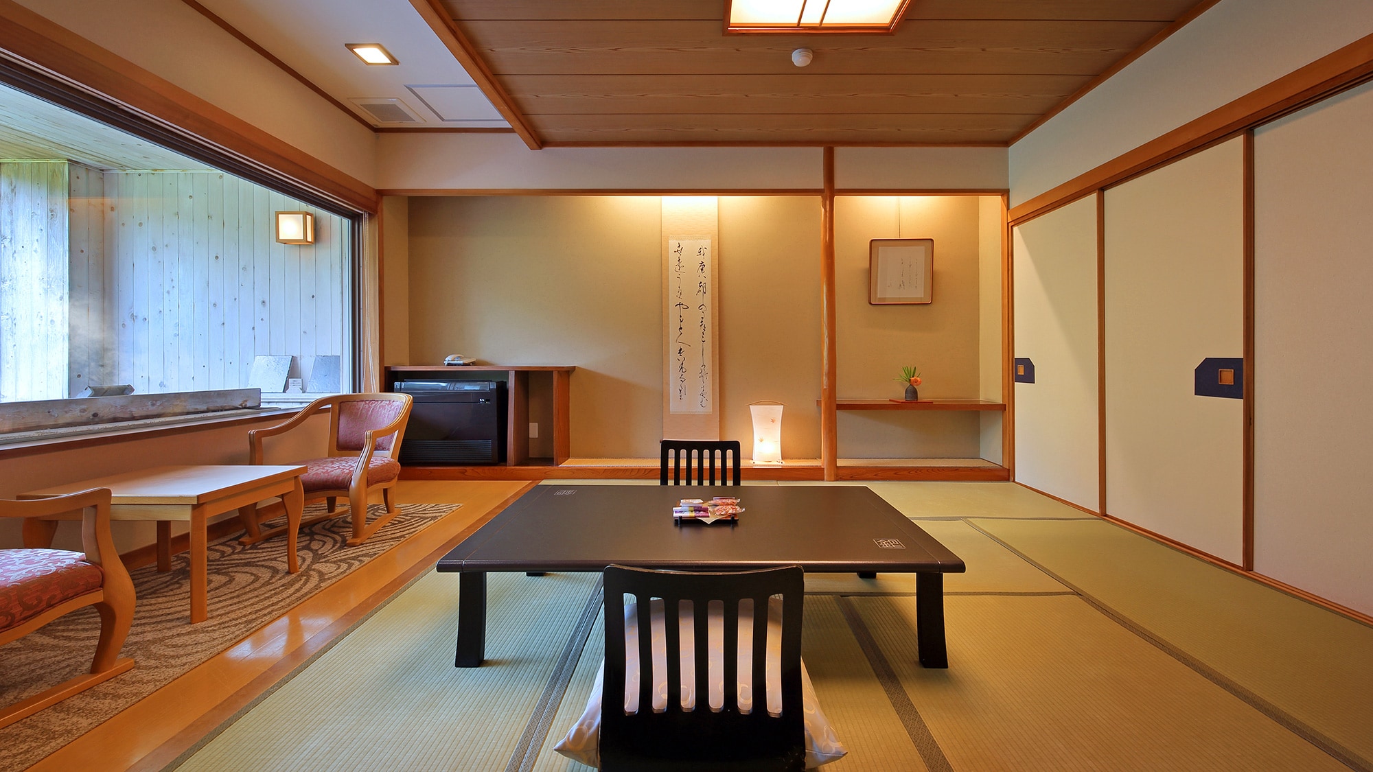 [Japanese-style room with semi-open-air sleeping bath]