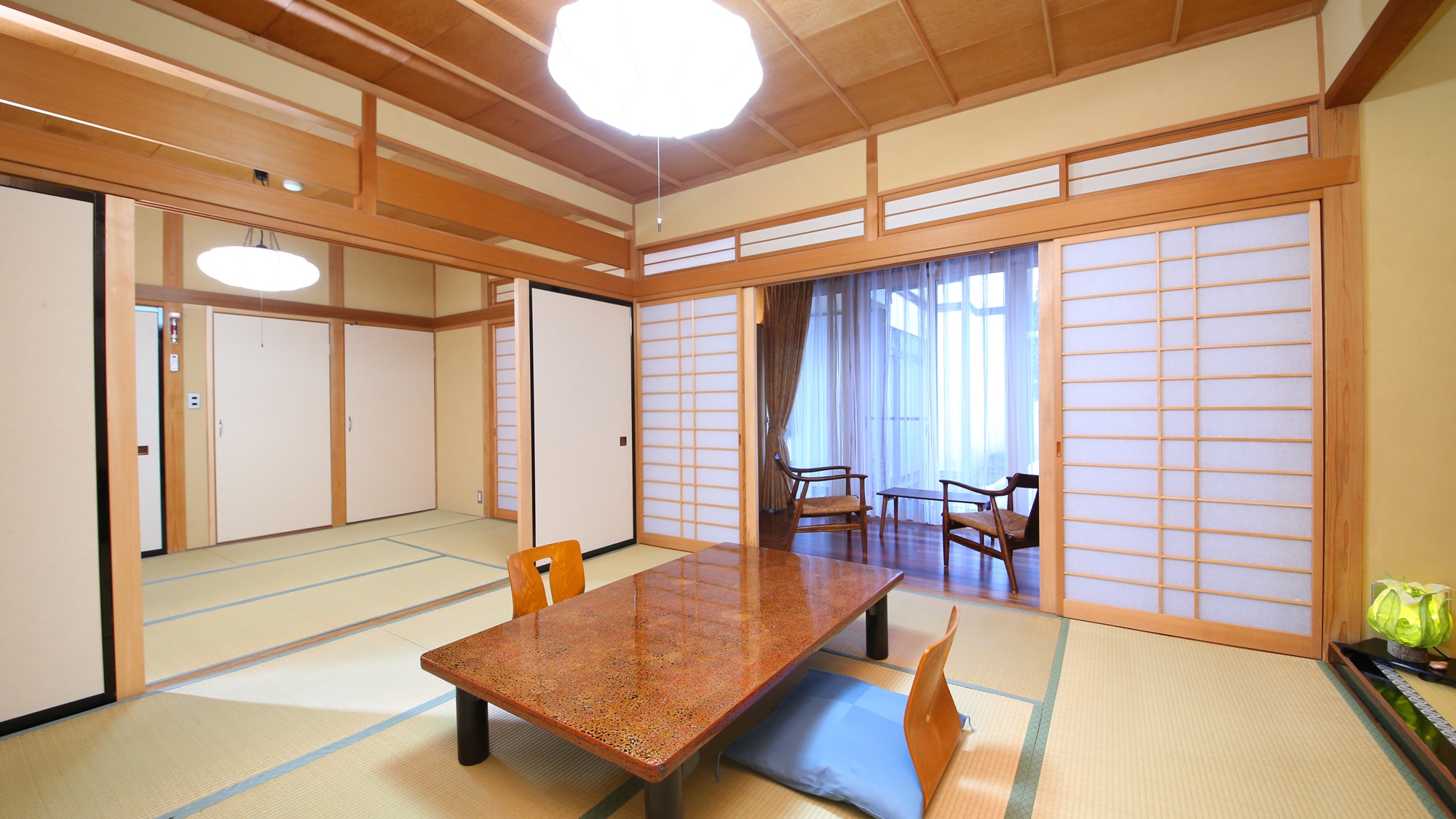[Mizubasho] The largest room with two consecutive rooms. This room is popular with families.