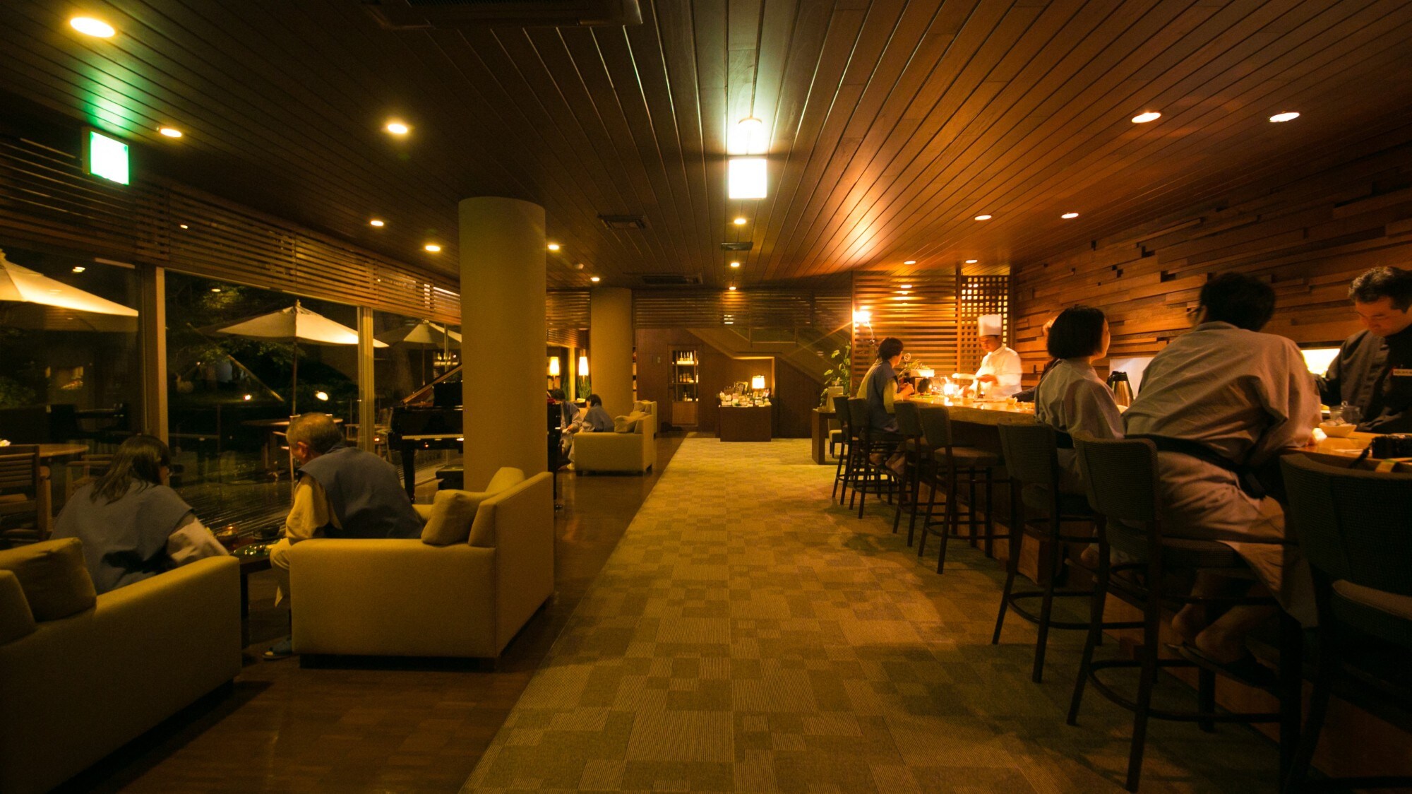 Lobby Lounge/After dinner, enjoy dessert in the lounge. A relaxing time for two.