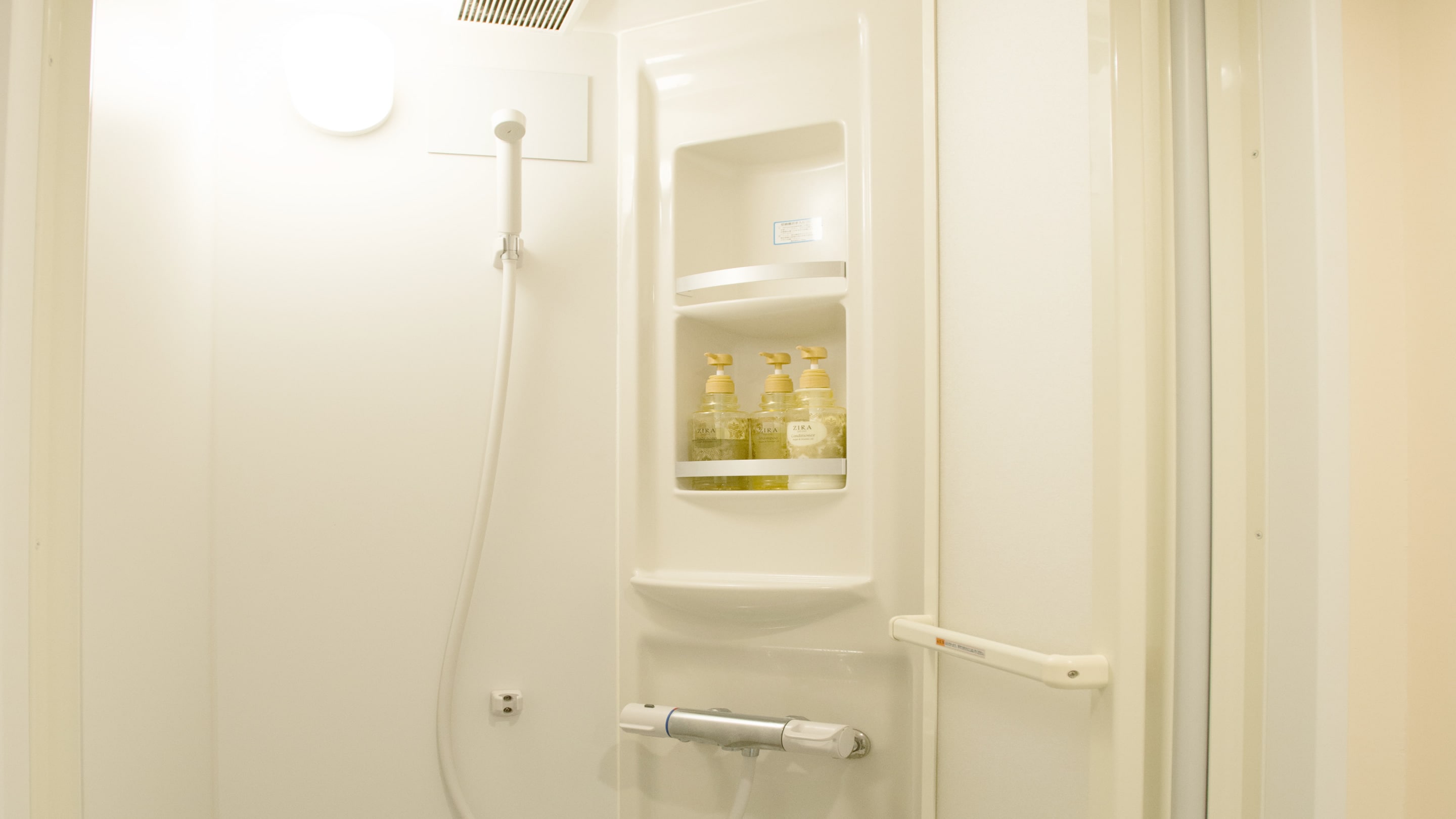 Shower (Twin room)