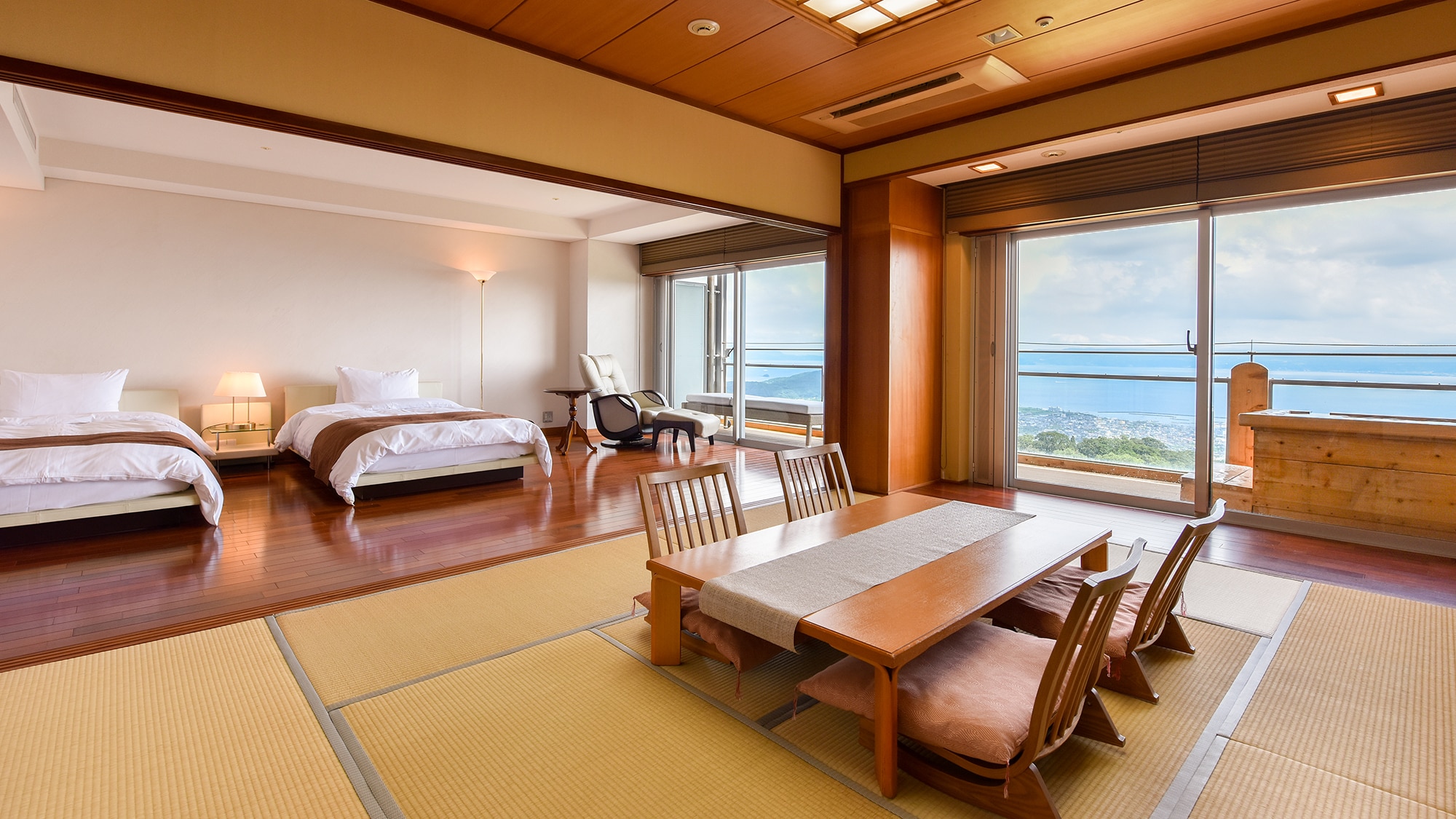 [Deluxe Suite Japanese-Western Room: KAZE ~With open-air cypress bath~]