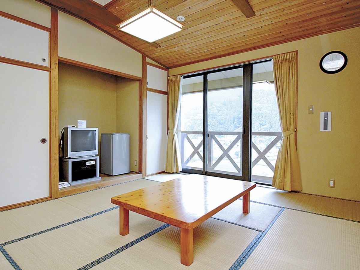 * [Example of Japanese-style room] This is a 10-mat type Japanese-style room. Wi-Fi is also available.