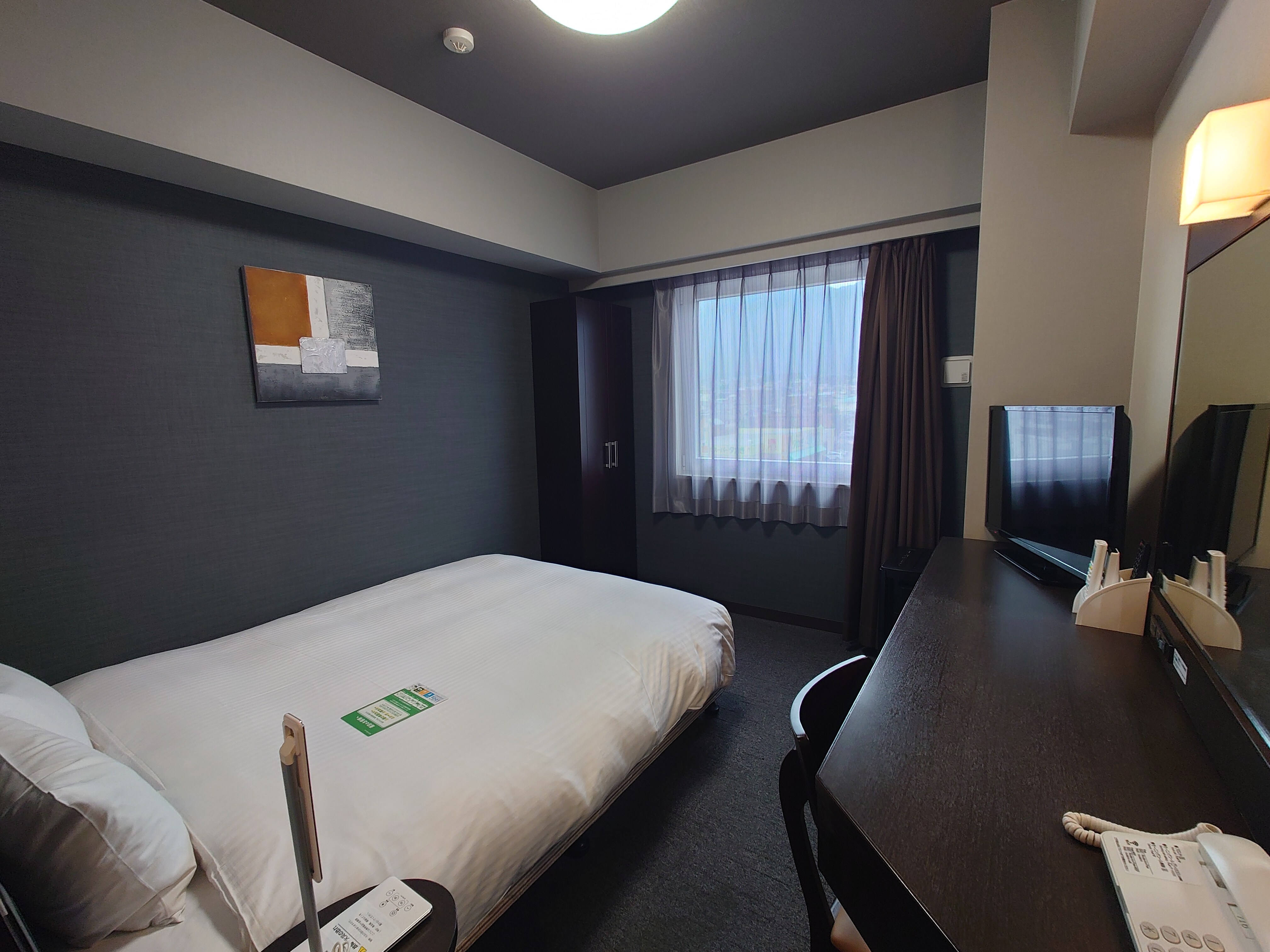 Kamar Semi-Double Nyaman Bebas Rokok