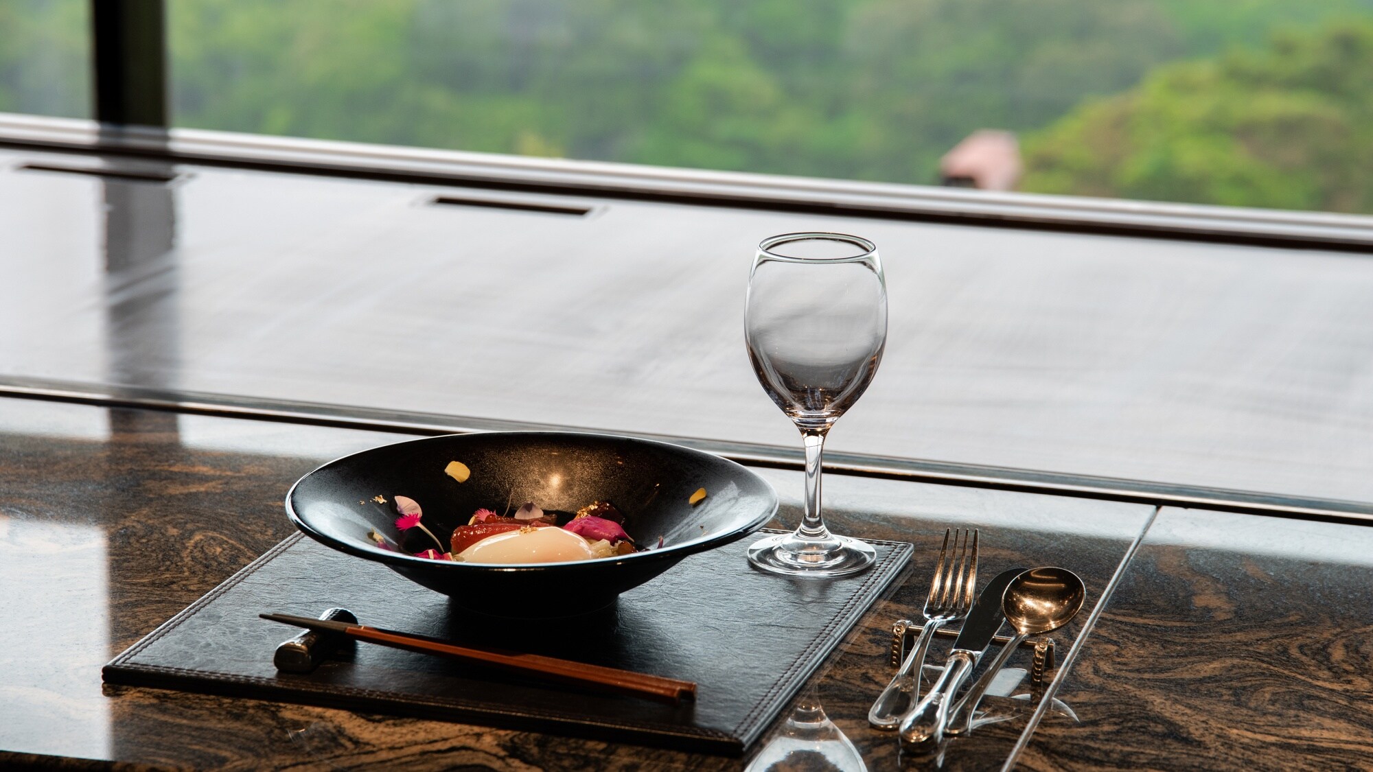 [French] Restaurant "Michi" serves meals in front of the spectacular view of Ibusuki's nature.