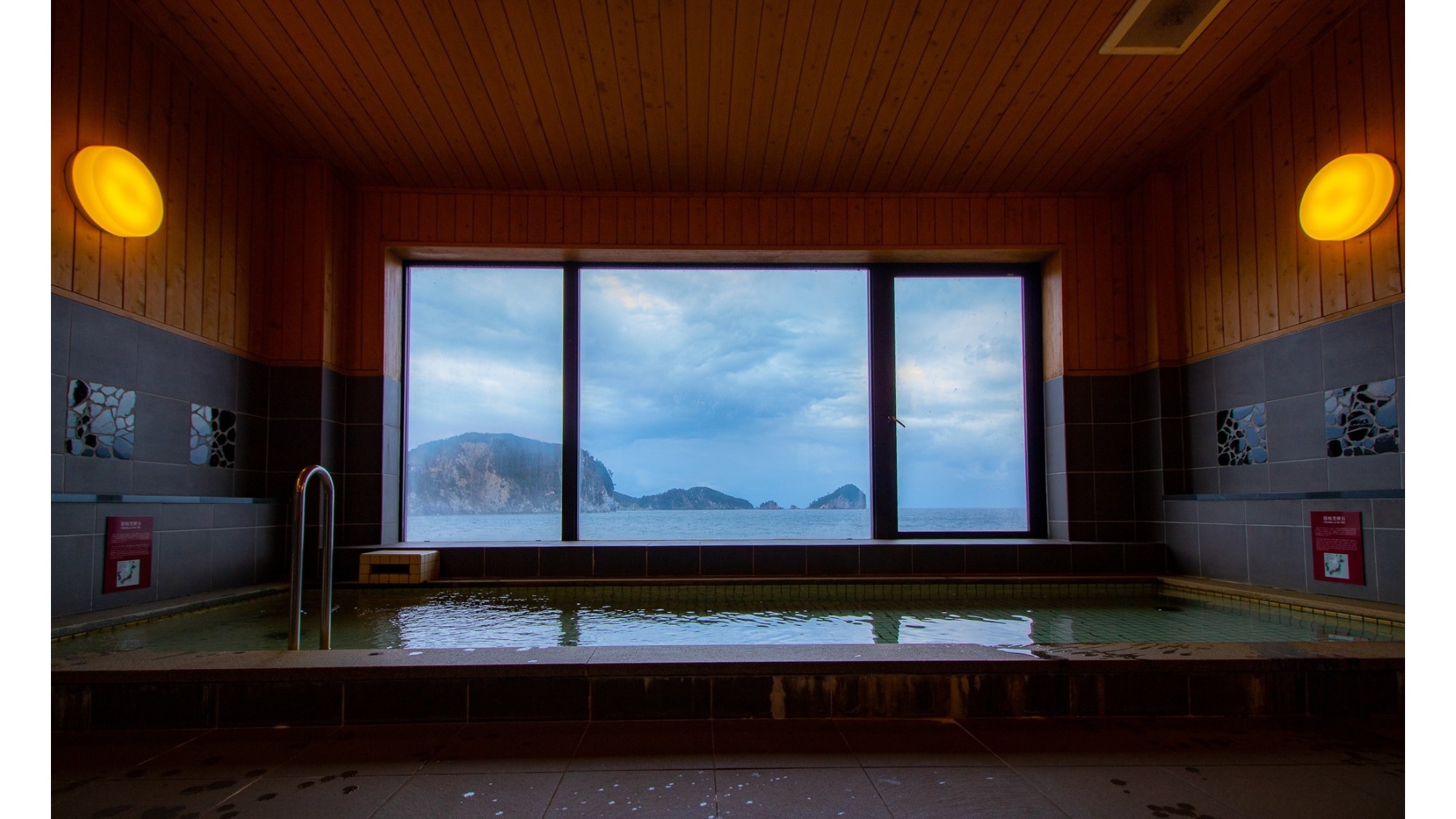 Large public bath - Kaikei no Yu (Sea View Bath)